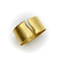 Marika Desert Gold 14K Gold Manschettenarmband mit Diamant Welle