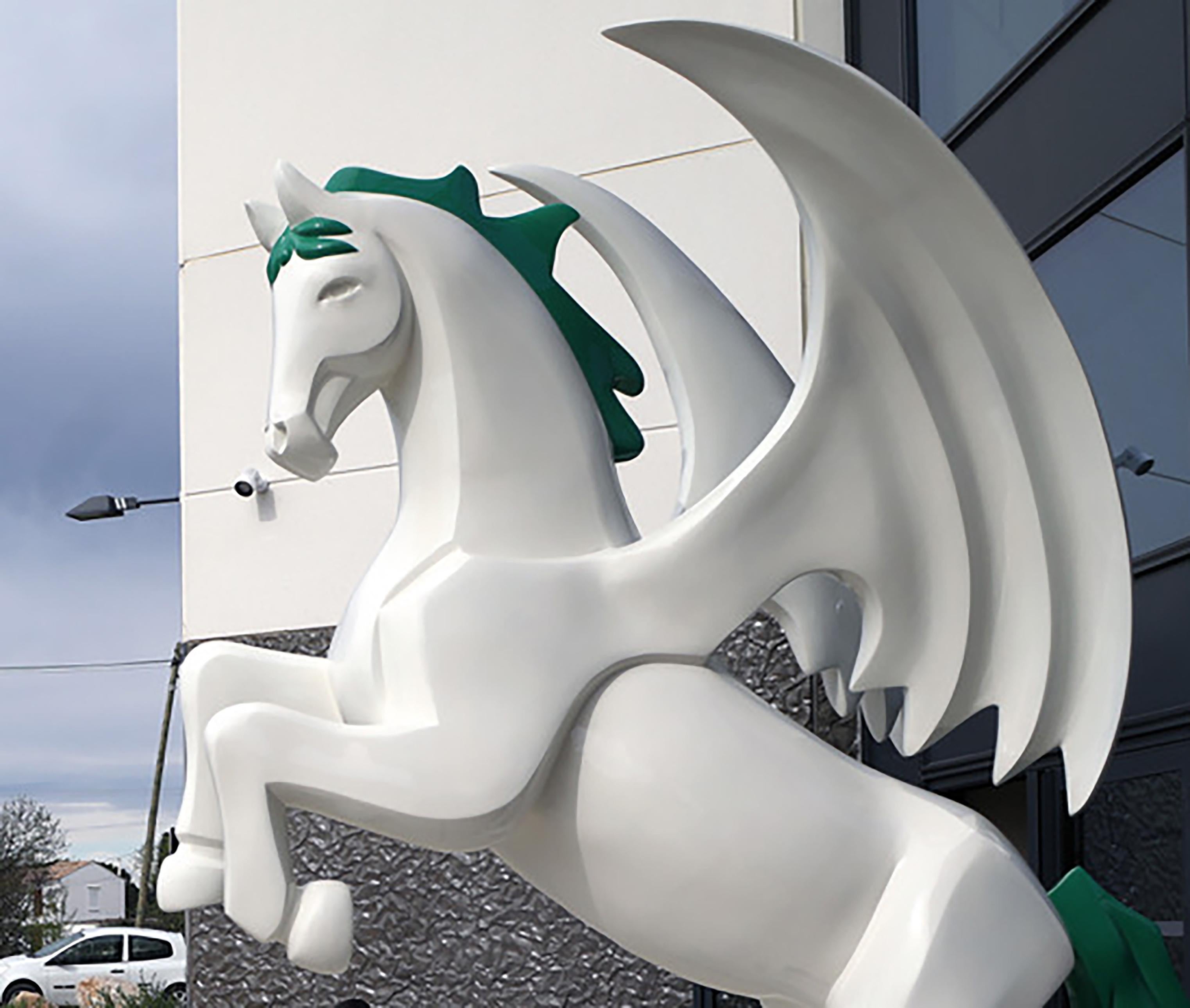 Arion - Sculpture monumentale contemporaine de cheval en résine en vente 9