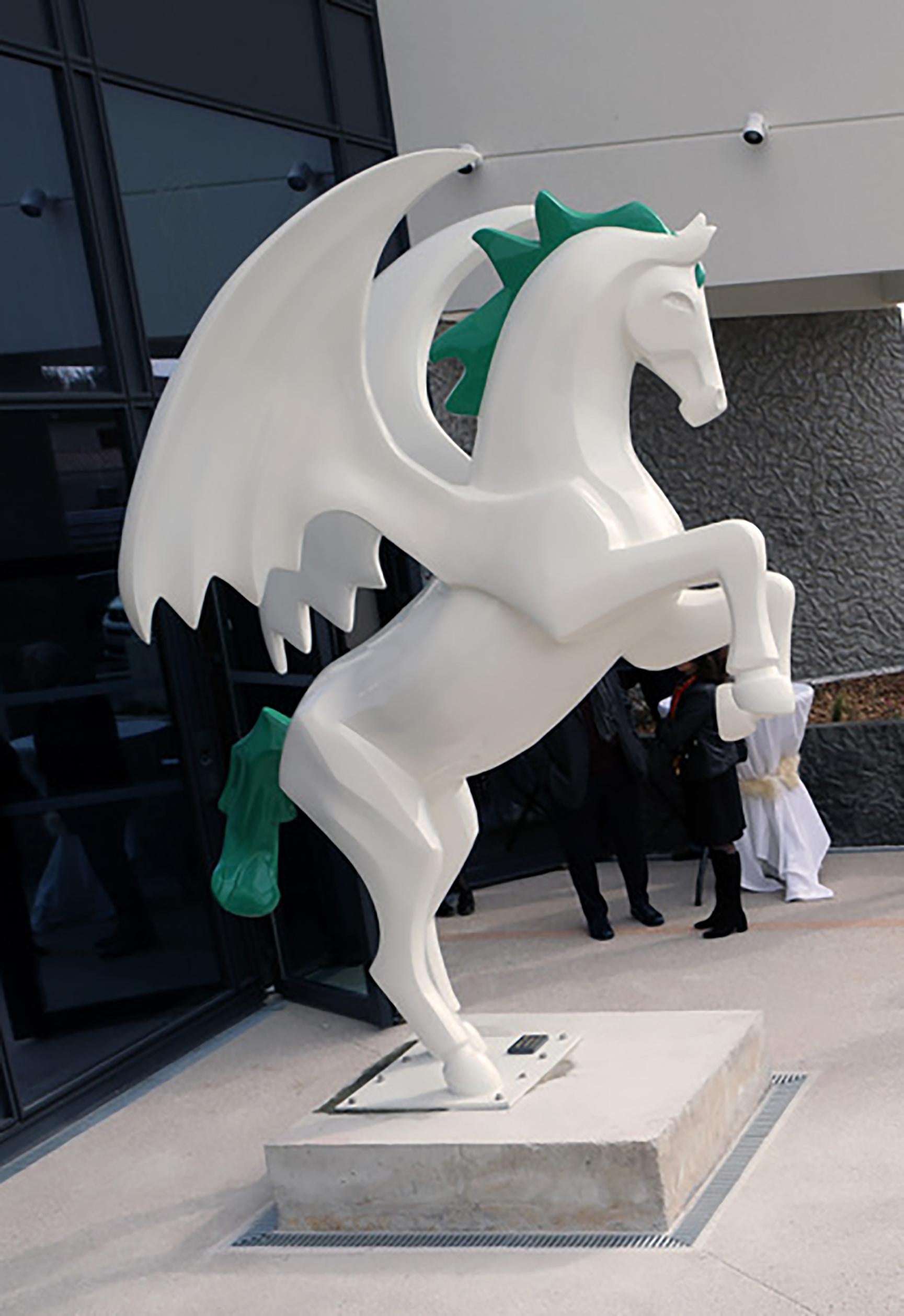 Arion - Sculpture monumentale contemporaine de cheval en résine en vente 10