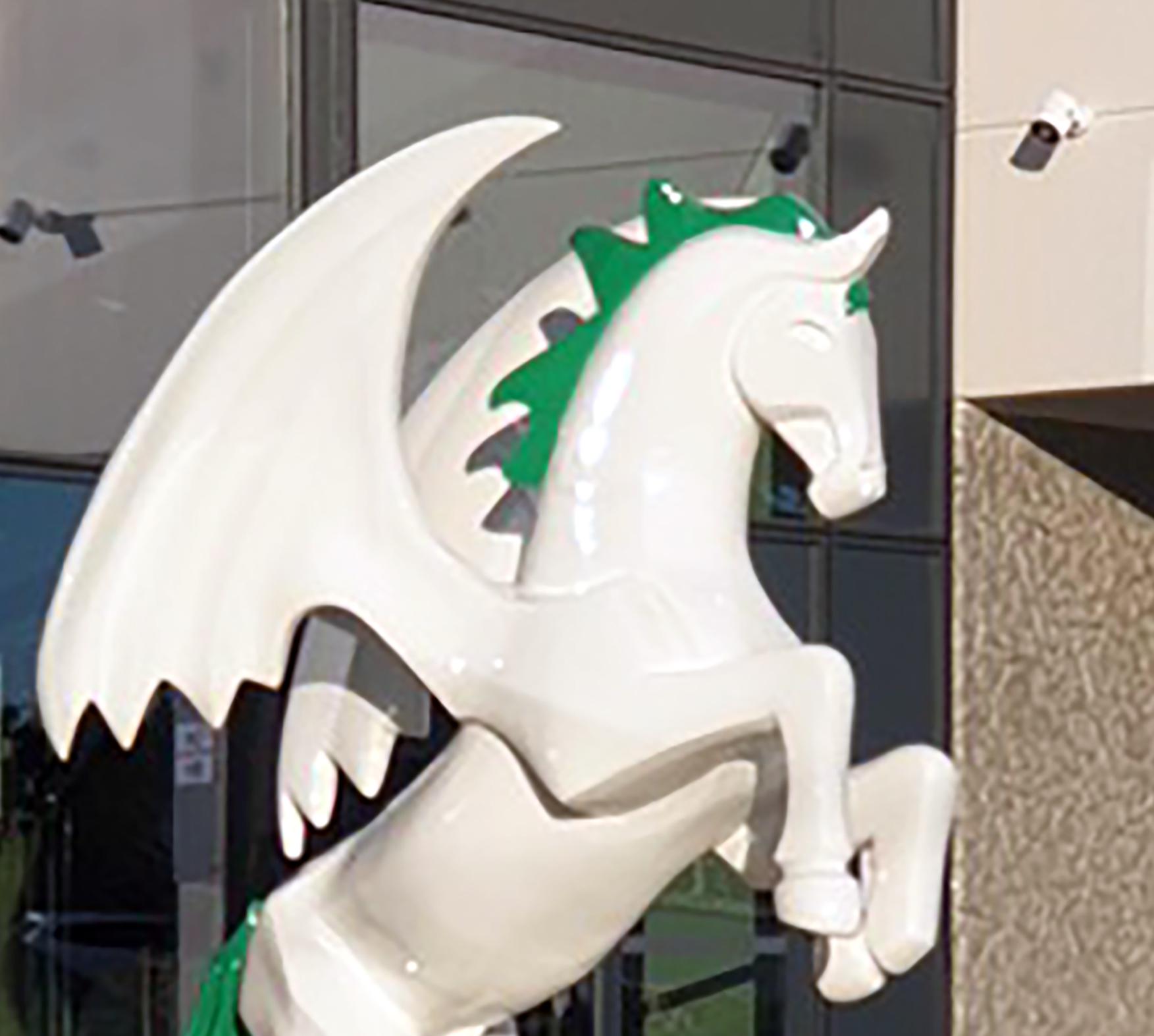 Arion - Sculpture monumentale contemporaine de cheval en résine en vente 4