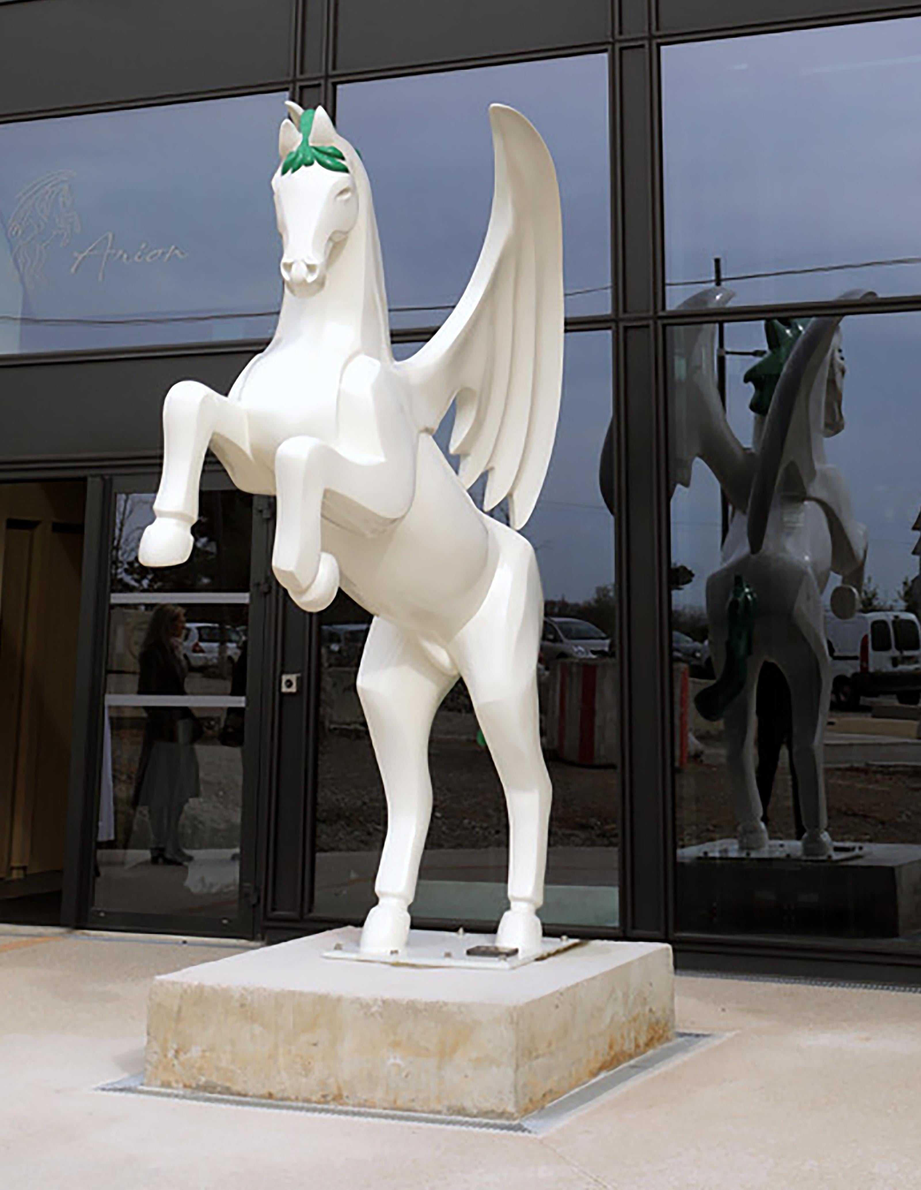 Mariko’s Arion is an unique monumental contemporary horse sculpture made of resin and reinforced with an inside metallic structure, finished with a bi-component urethane paint, extremely resistant to UV exposure and outside weather.
Mariko grew up