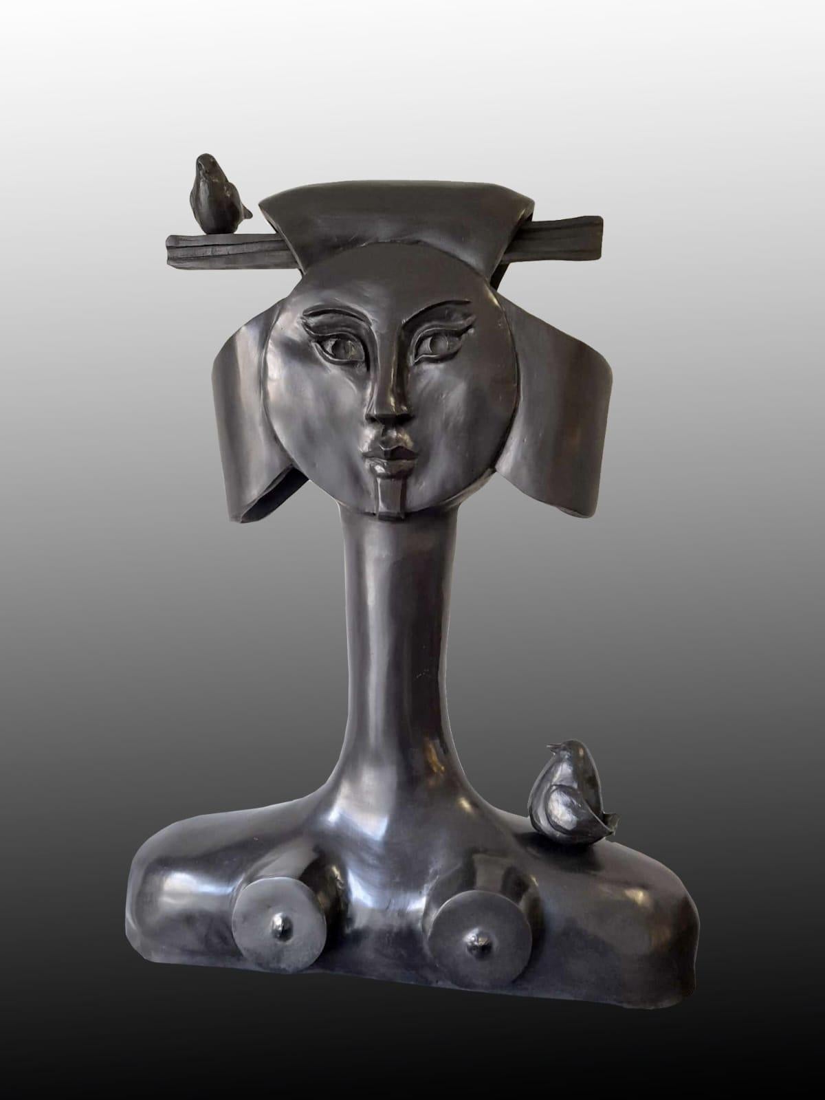 Femme aux Oiseaux - Sculpture by Mariko