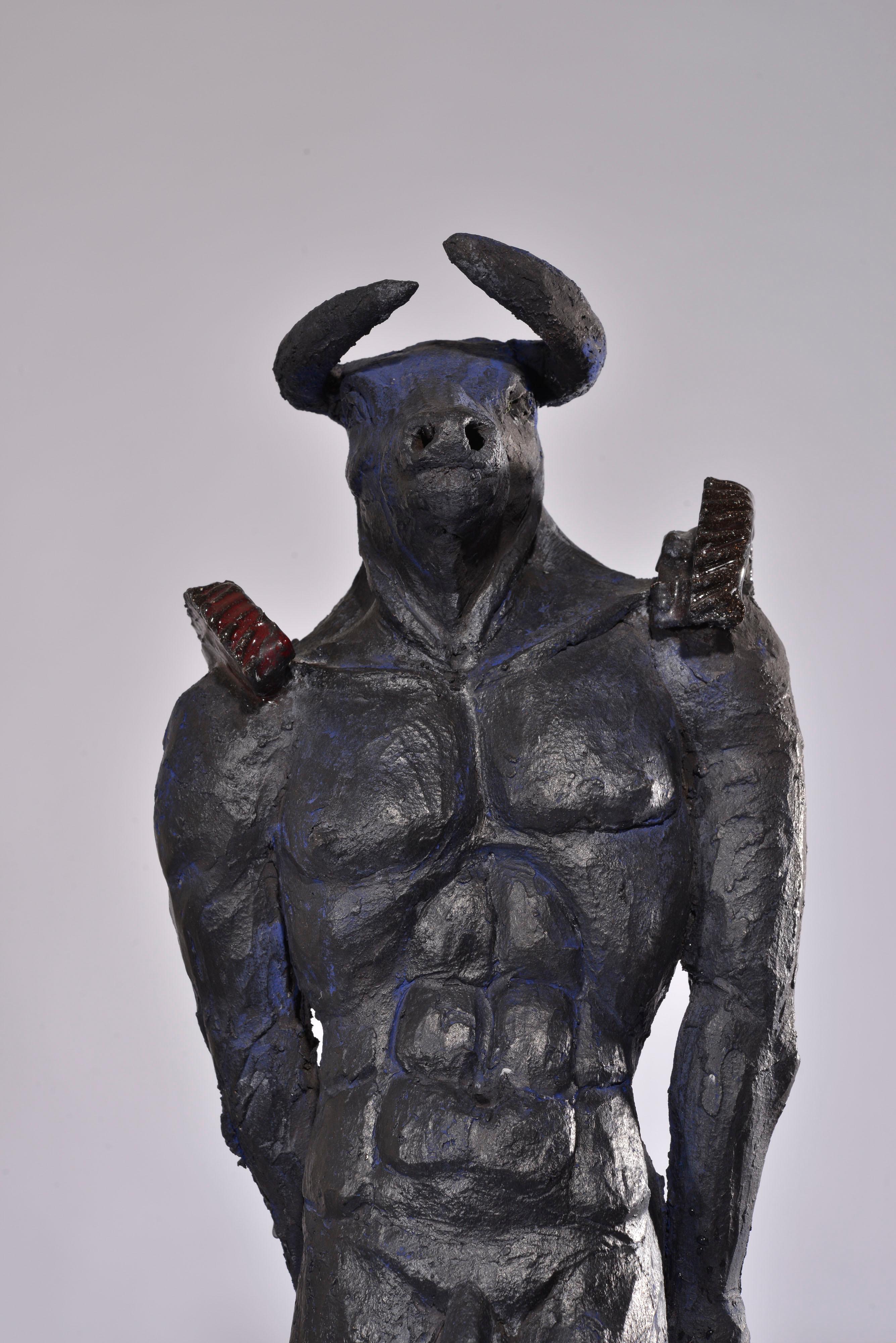 Minotaur (Papier von Skulpturen verfügbar) (Grau), Figurative Sculpture, von Mariko