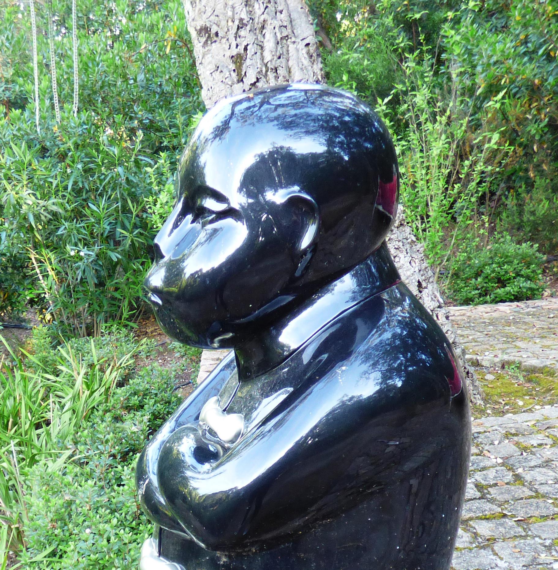 Visiteur Boudeur - Monumental Contemporary Resin Outdoor Sculpture - Black Figurative Sculpture by Mariko