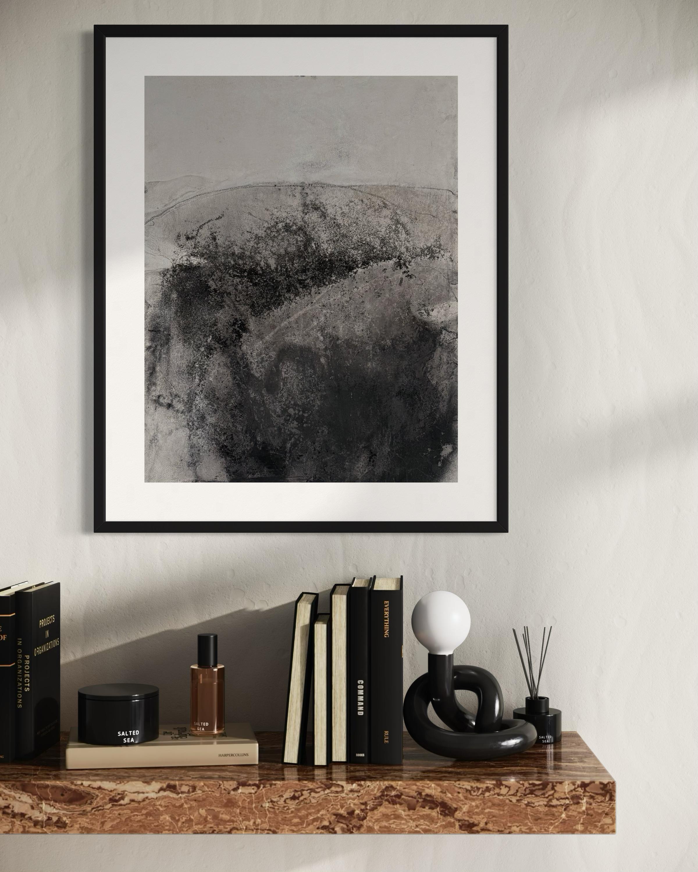 Traccia dell'Etna - Paesaggio astratto minimalista con terra vulcanica, Arte in bianco e nero su carta in vendita 7