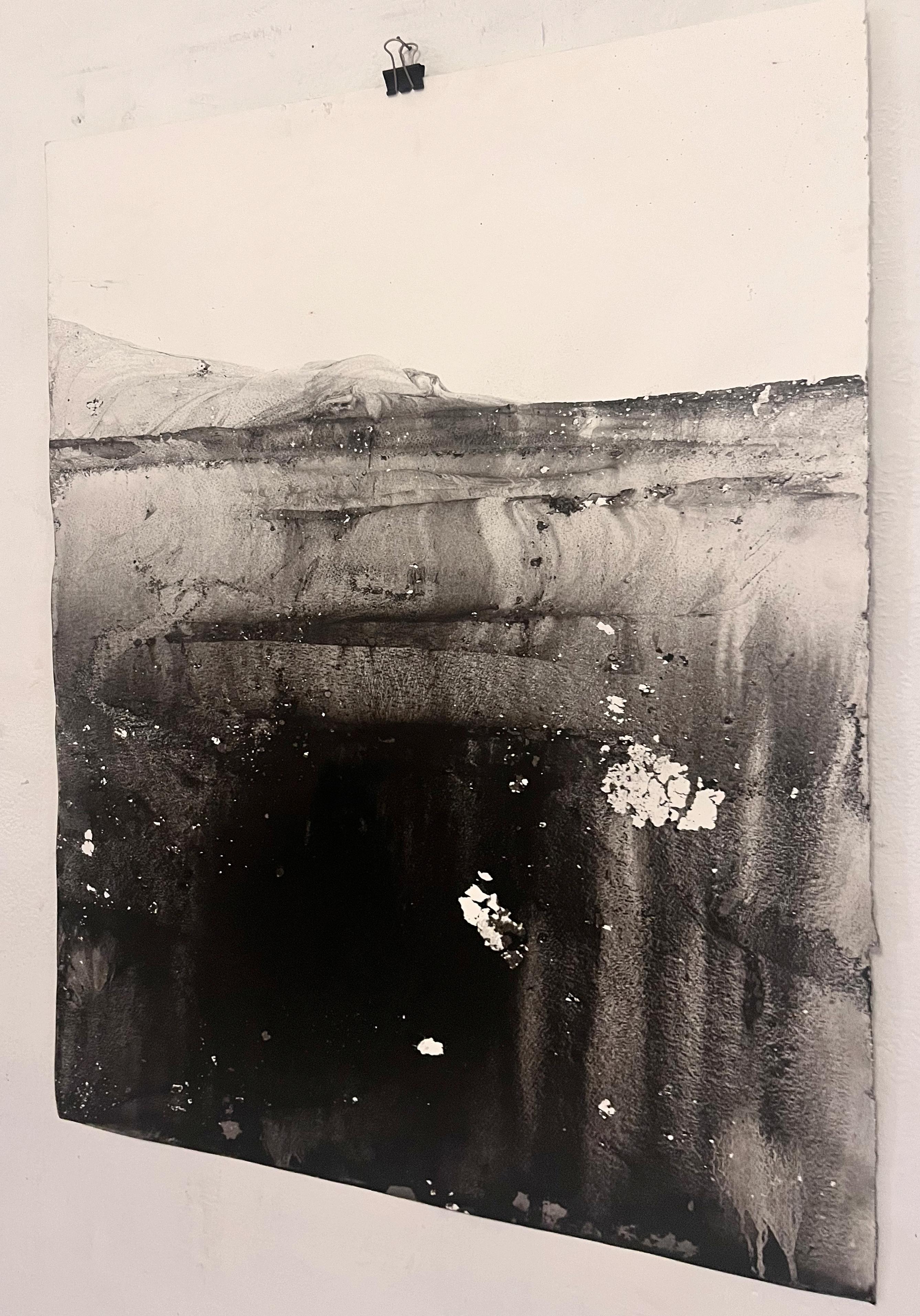 Paisaje BW
Óxido Mineral sobre Papel ( Papel Canson 300gr)
55x75 cm
2022
único
el cuadro puede enviarse con el marco listo para colgar, 
o sobre un soporte rígido con paspartú.
las opciones de encuadre pueden acordarse con el comprador
se envía con
