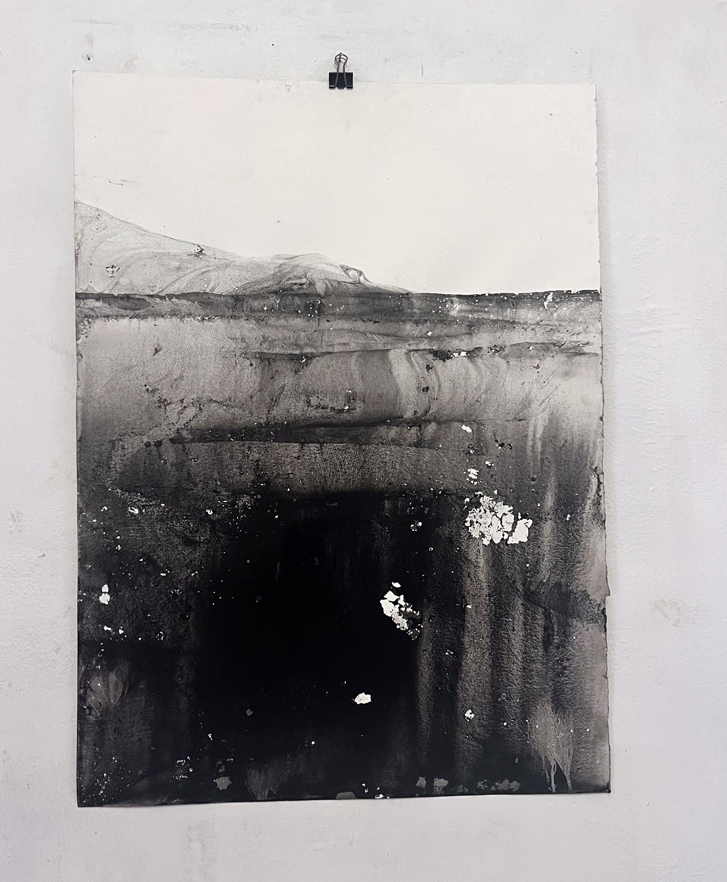 Paesaggio BW
Ossido minerale su carta (carta Canson 300gr)
55x75 cm
2022
unico nel suo genere
il quadro può essere spedito con la cornice pronta per essere appesa, 
o su un supporto rigido con passpartout.
le opzioni di inquadramento possono essere