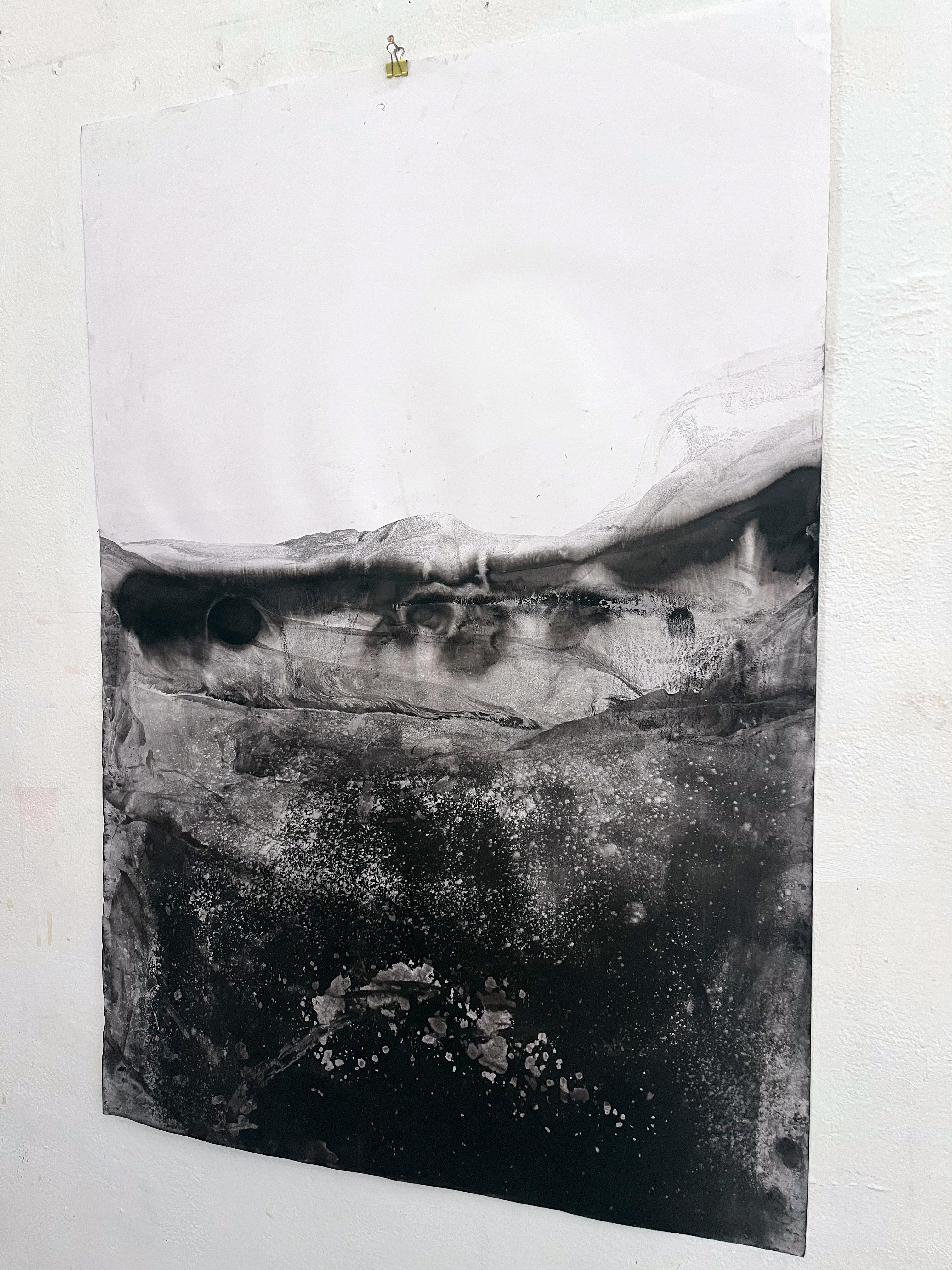 Paesaggio BW
Ossido minerale su carta
109 cm
Arte originale 
Pronto per essere appeso


Un'opera d'arte unica e originale

Questo dipinto, realizzato con pigmenti di ossido minerale in polvere su carta Canson, è un'opera d'arte unica e originale.
