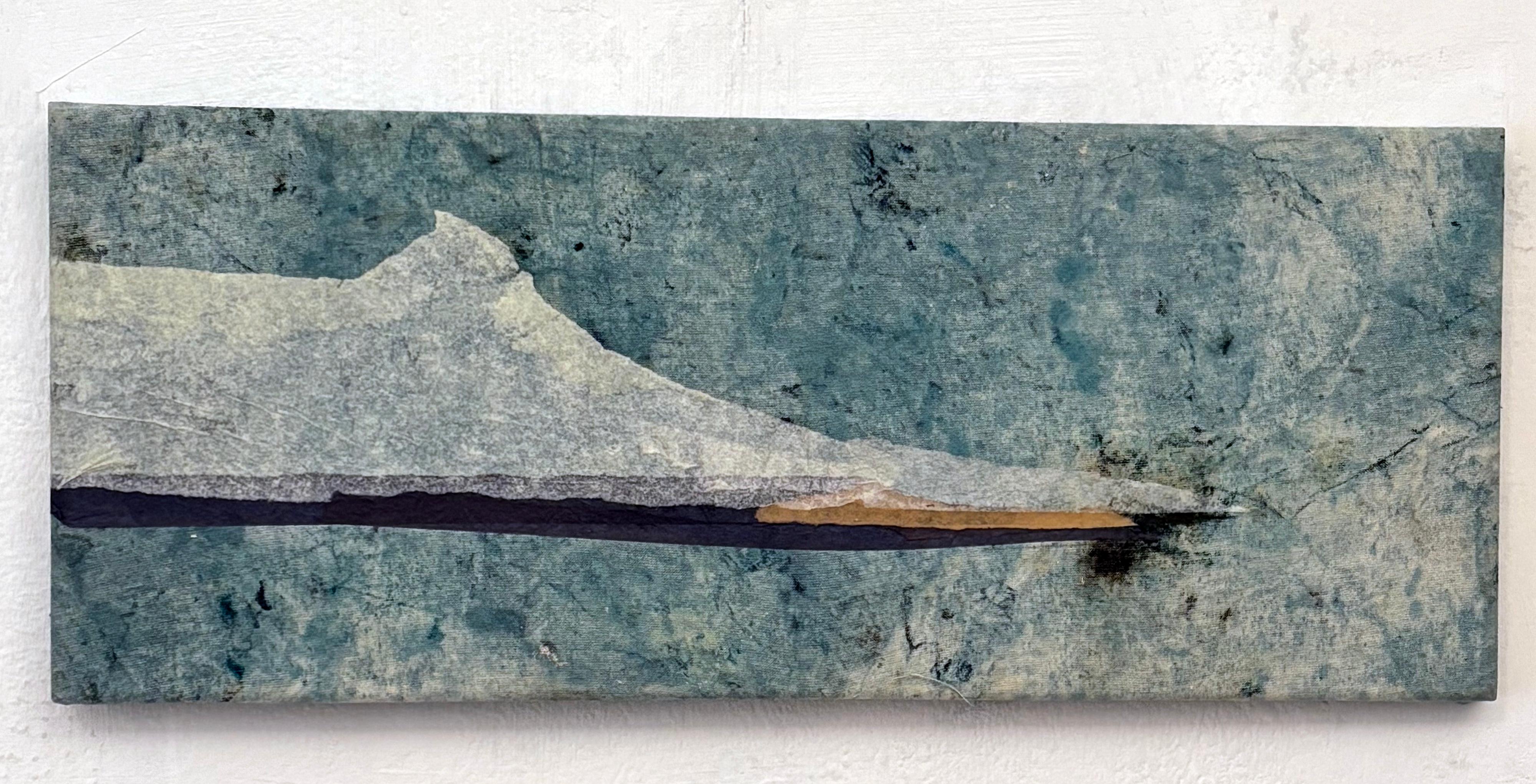 Paisaje de papel
Pintura al óleo y collage sobre lienzo de algodón
20x50 cm
2022
Listo para colgar
certificado de autenticidad incluido

Único, no reproducible

Marilina Marchica nació en Agrigento, donde trabaja y vive. Tras obtener su diploma en