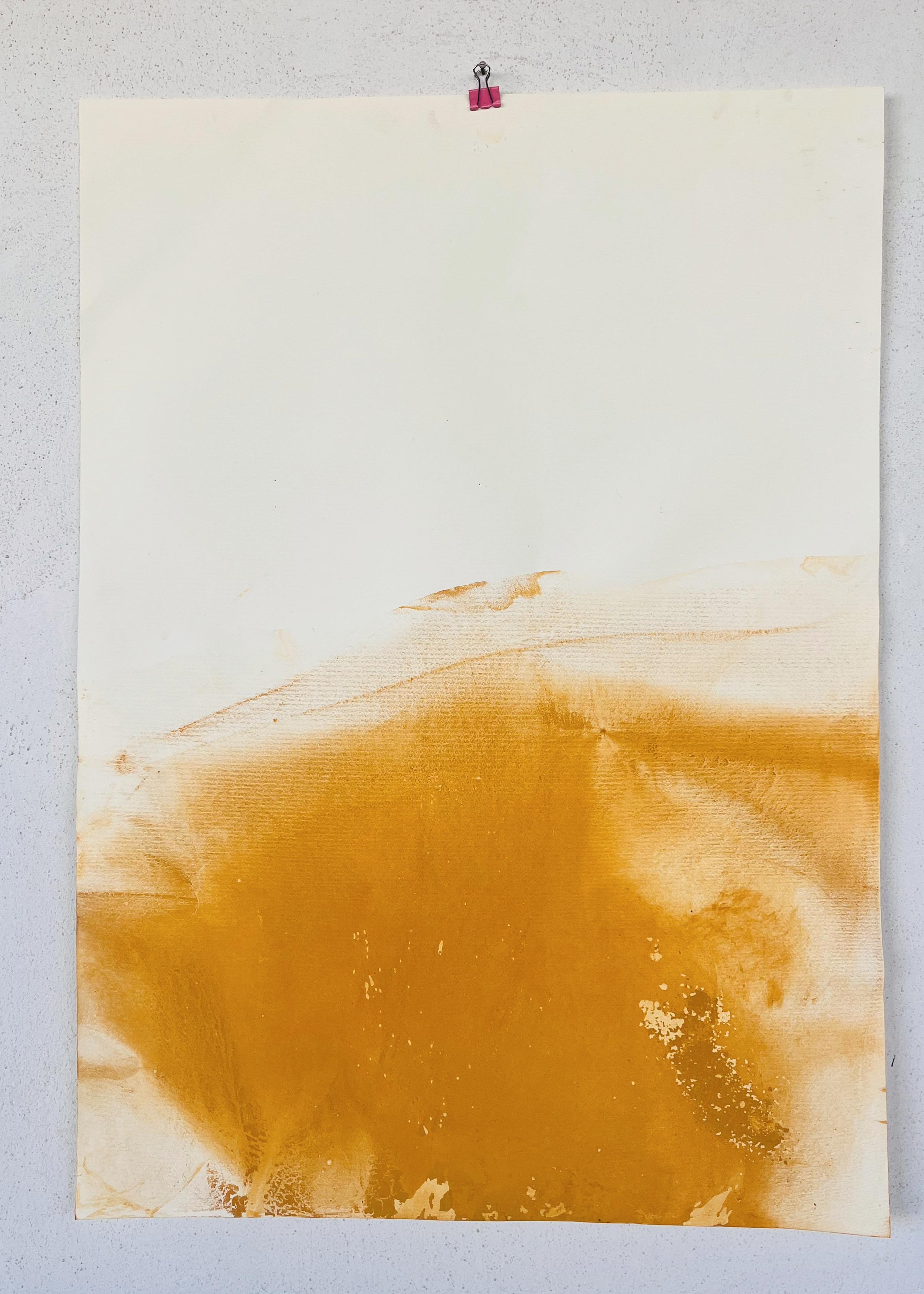 Paisaje amarillo
Arte original en papel Fabriano Elle
50x70 cm 
2023
El uso de materiales naturales, como el polvo de óxido mineral, conecta la obra con una dimensión de respeto al medio ambiente y conexión con la naturaleza. La técnica pictórica