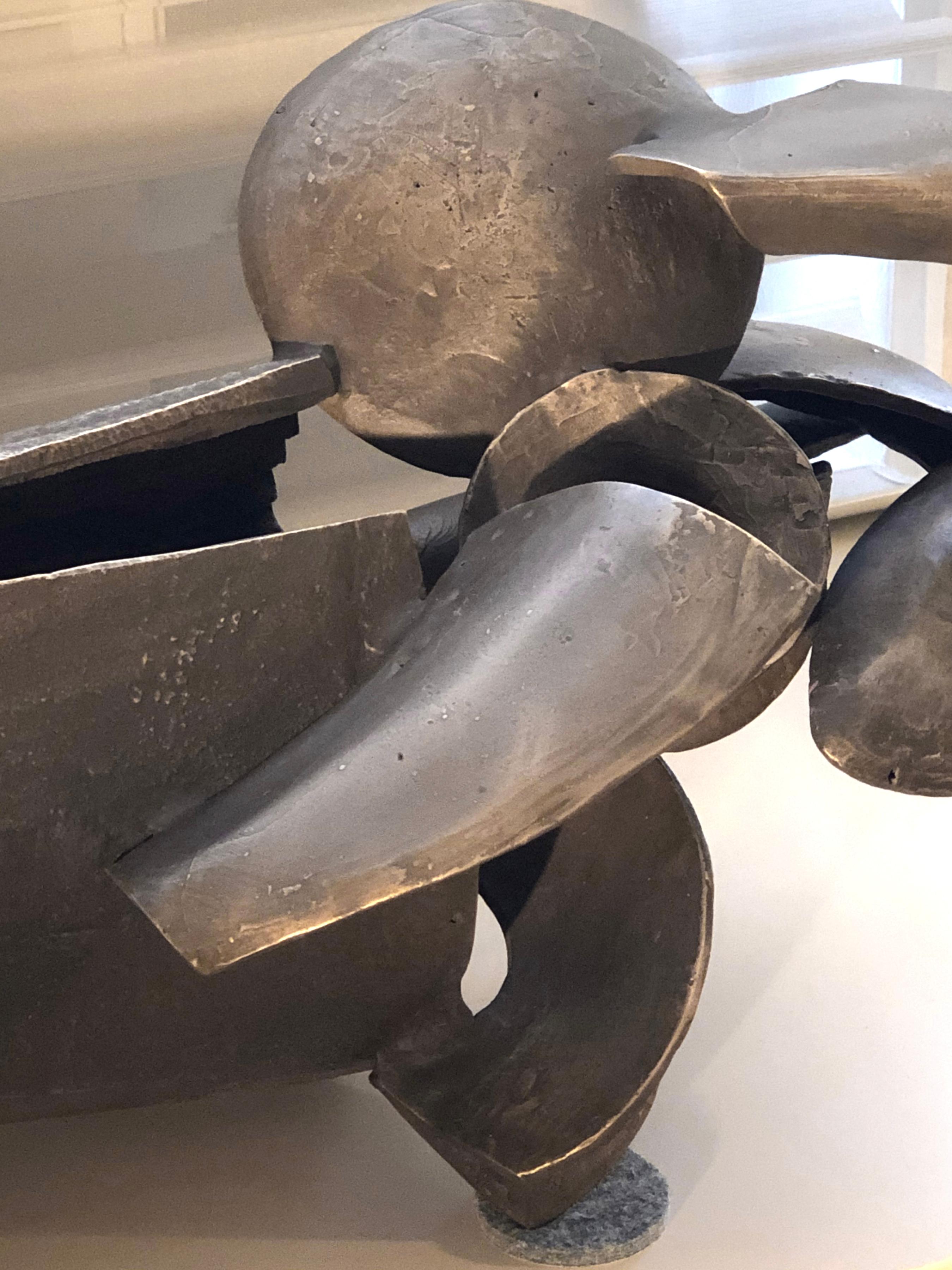 Total Recall, cascading abstract bronze shapes burst from a hollow oceanic form in powerful movement. Ambiguous yet familiar, it offers an opportunity for communion and dialogue with the audience that is essential to the success of the artist’s