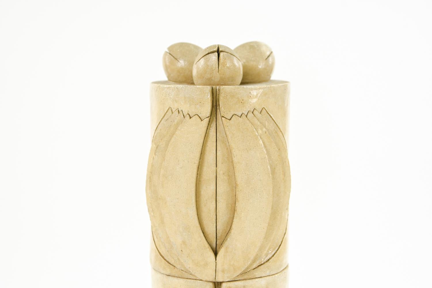 Marilyn Fox, modernistische architektonische Säulenskulptur aus Keramik, 1980er Jahre (Steingut) im Angebot