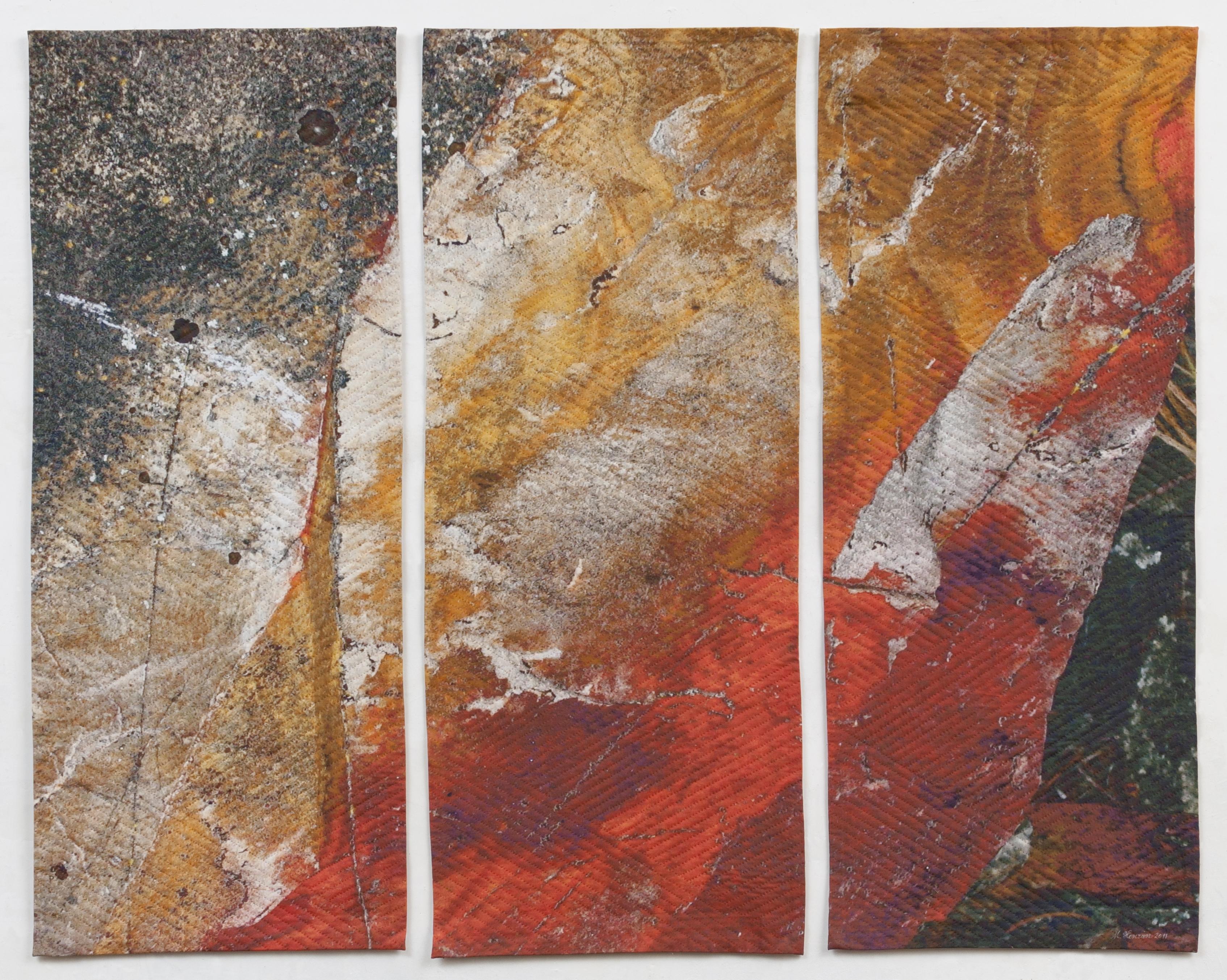 Rotes Berg Triptychon, Mixed Media auf anderen – Mixed Media Art von Marilyn Henrion