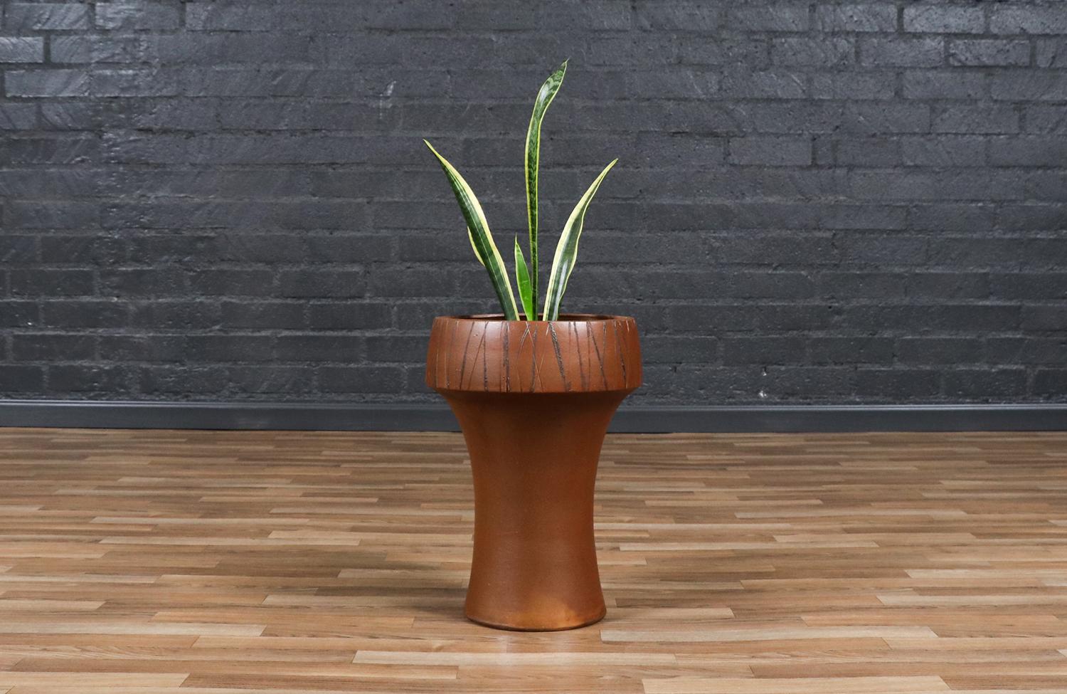 Marilyn Kay Austin Model-4002 Pro Artisan Pflanzgefäß für AP im Zustand „Hervorragend“ im Angebot in Los Angeles, CA