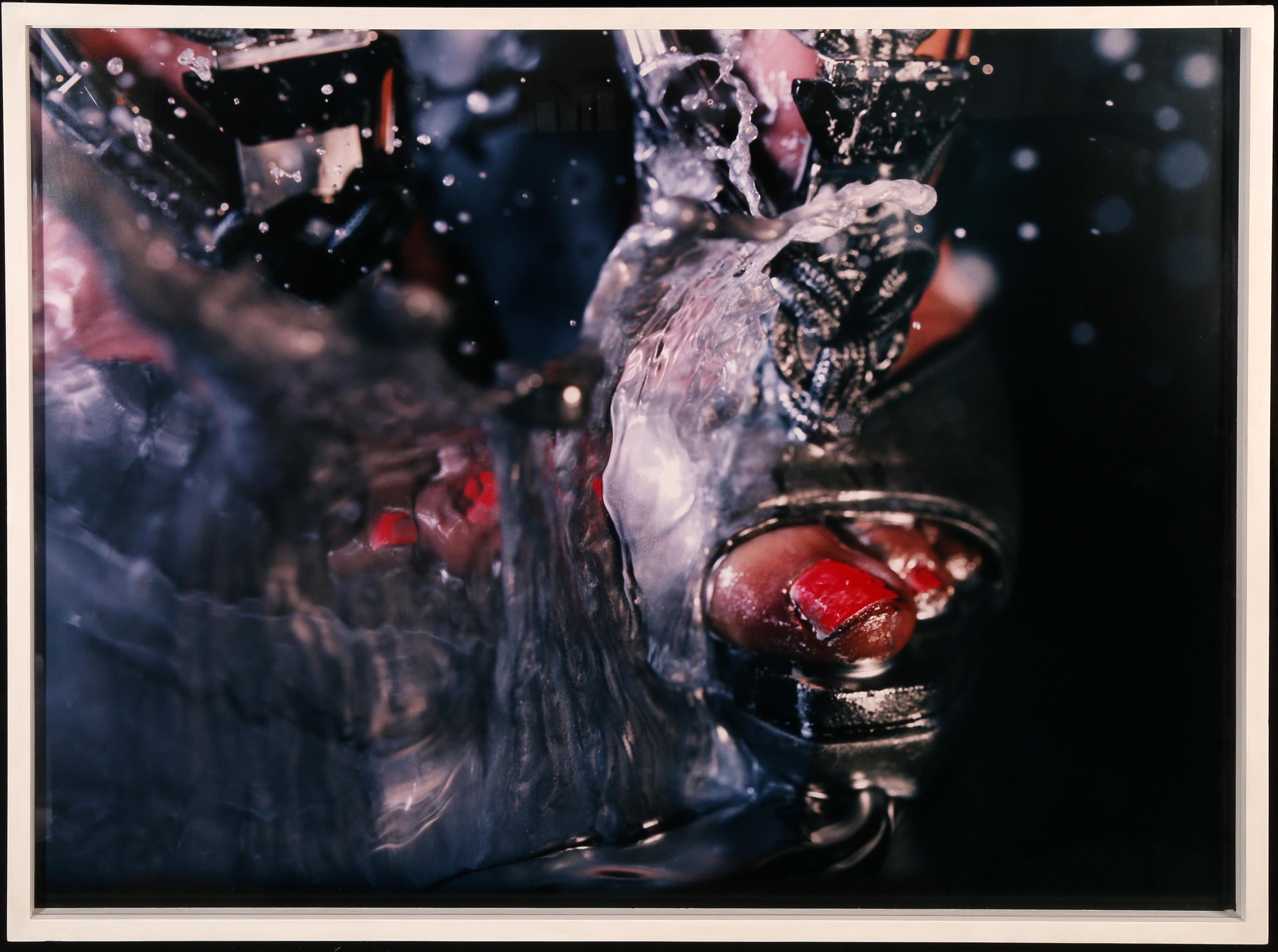 Marilyn Minter  Figurative Photograph – Anschwellen