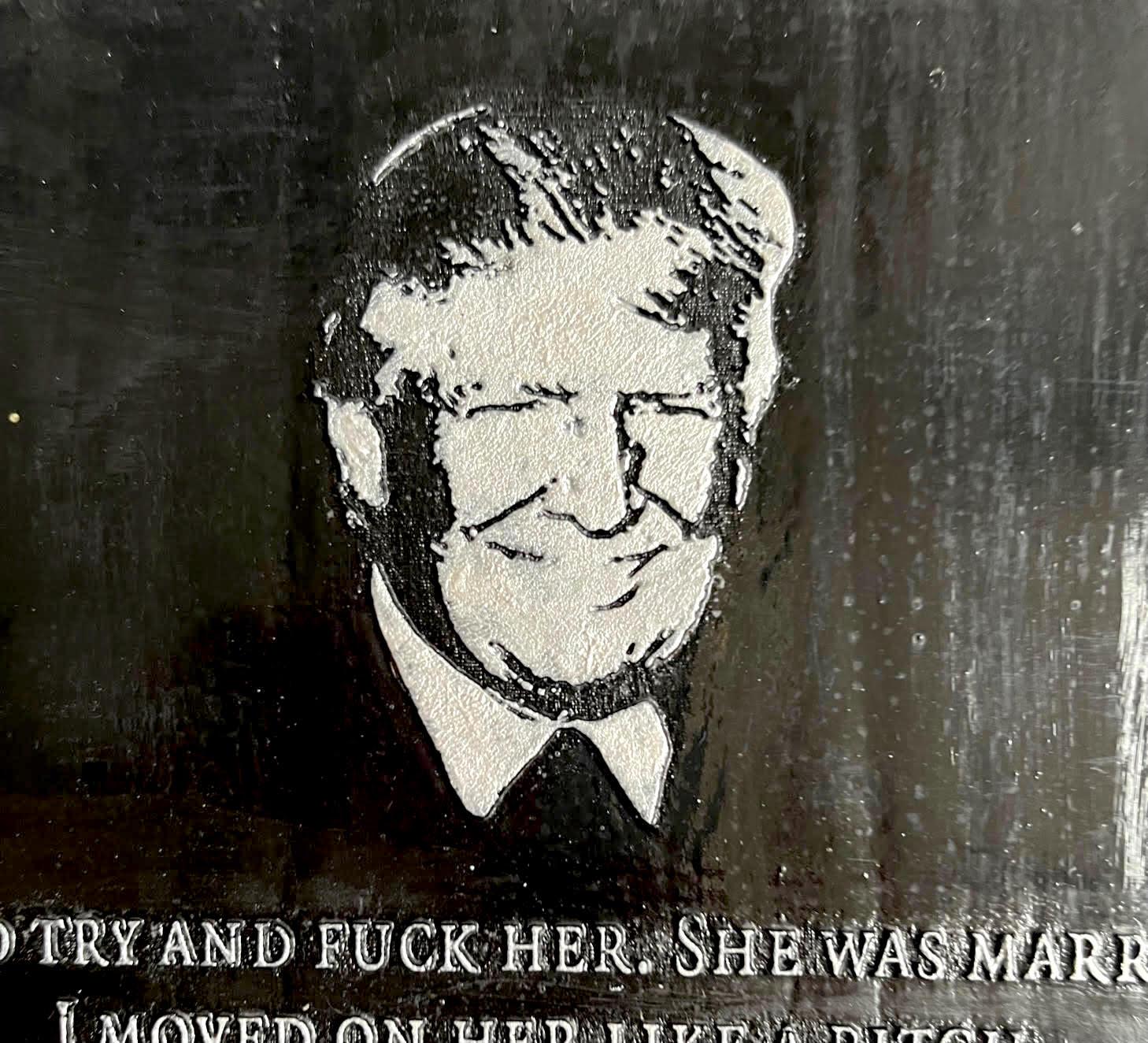 Donald J. Trump (argent) plaque « présidentielle » en 3D multiples - Protest Art  - Print de Marilyn Minter