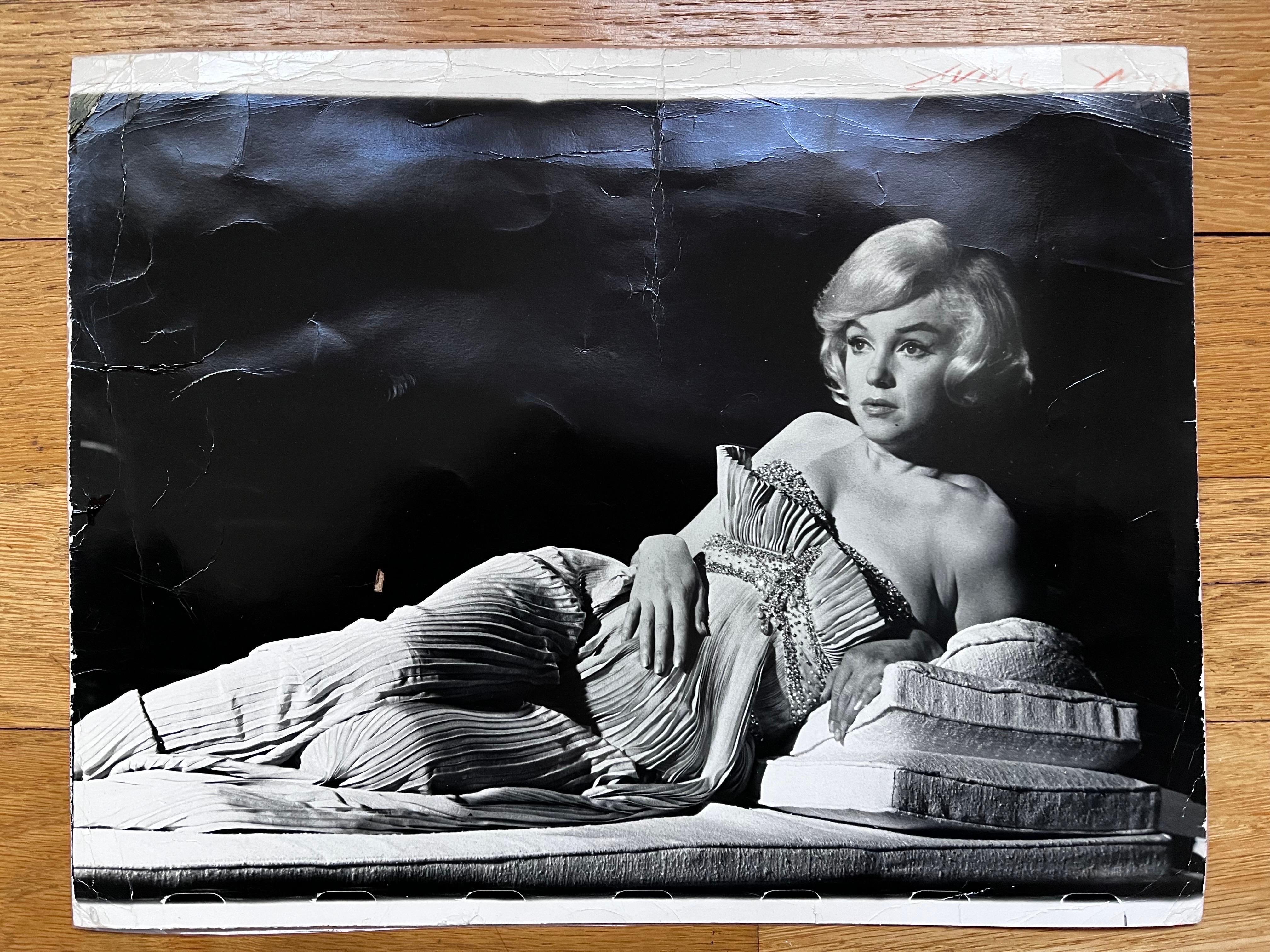 Seltene Marilyn-Monroe-Fotografie von William Read Woodfield. 
Verso mit Bleistift signiert 