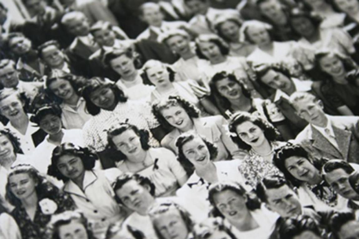 An 8” x 24½” sepia tone junior high school class photograph from 1941 featuring around 800 pupils including Norma Jean Baker who would later become known as Hollywood icon Marilyn Monroe.

With some creasing and bumping to the edges, otherwise in