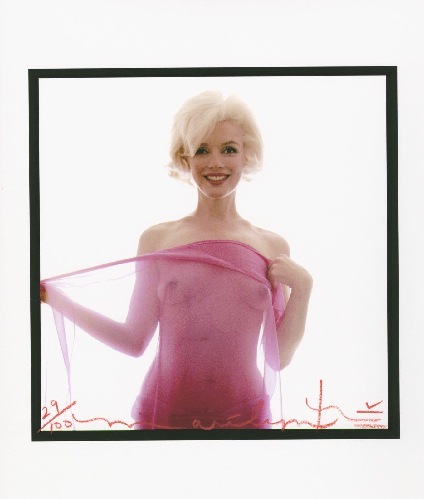 Bert stern
Marilyn Monroe nude in the fascia scarf
Mythical photo of the last session (1962)
inkjet printing by Bert Stern
2012
signed on both sides
certificate signed by the artist during his lifetime
edition of 100 copies