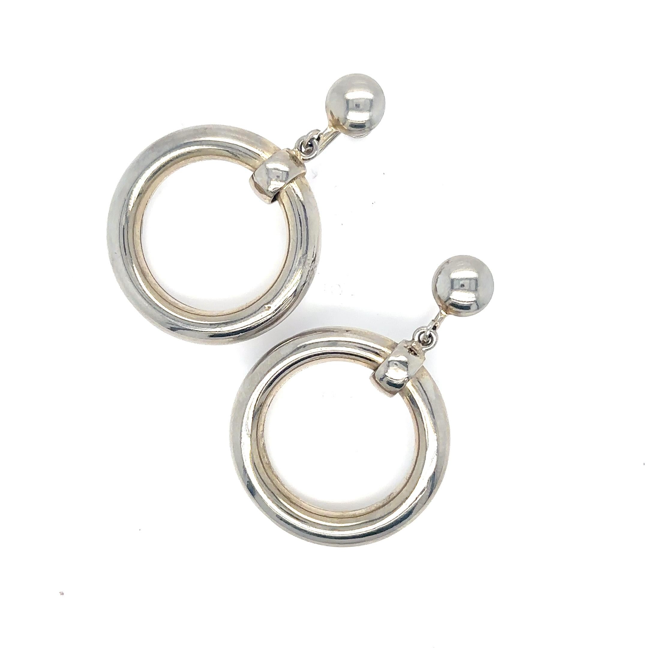 Marilyn Monroe Memorabilia Costume Silver Metal Hoop Doorknocker Earring Niagara In Good Condition For Sale In Sherman Oaks, CA