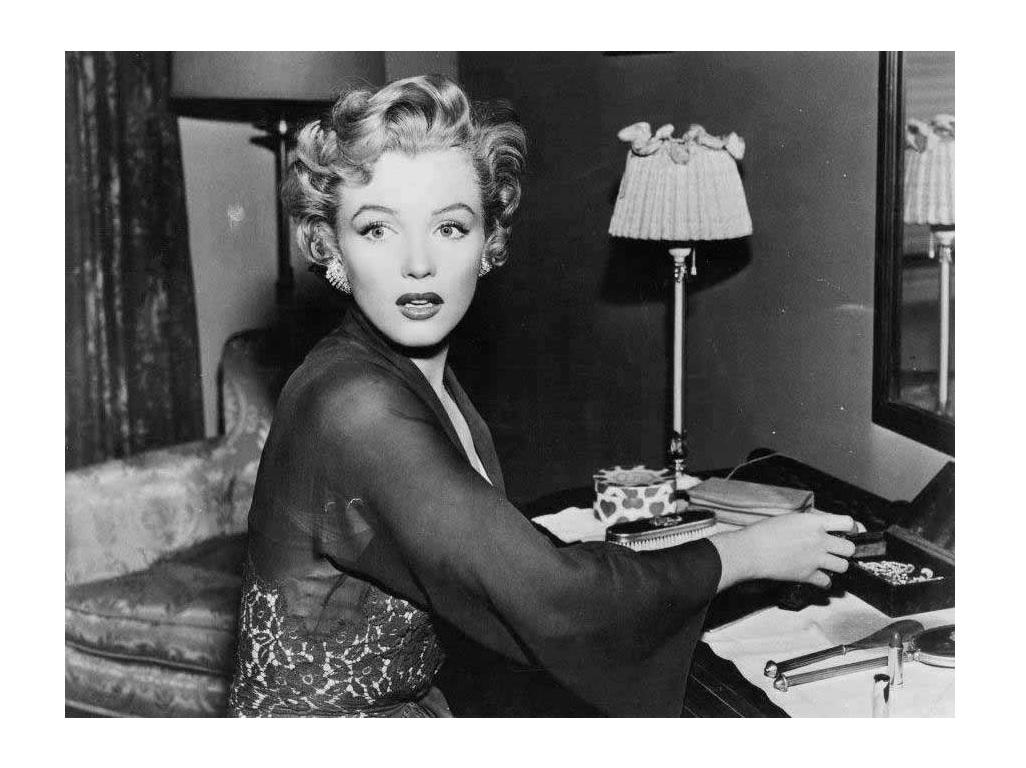 Marilyn Monroe Memorabilia Personal Costume Earrings 