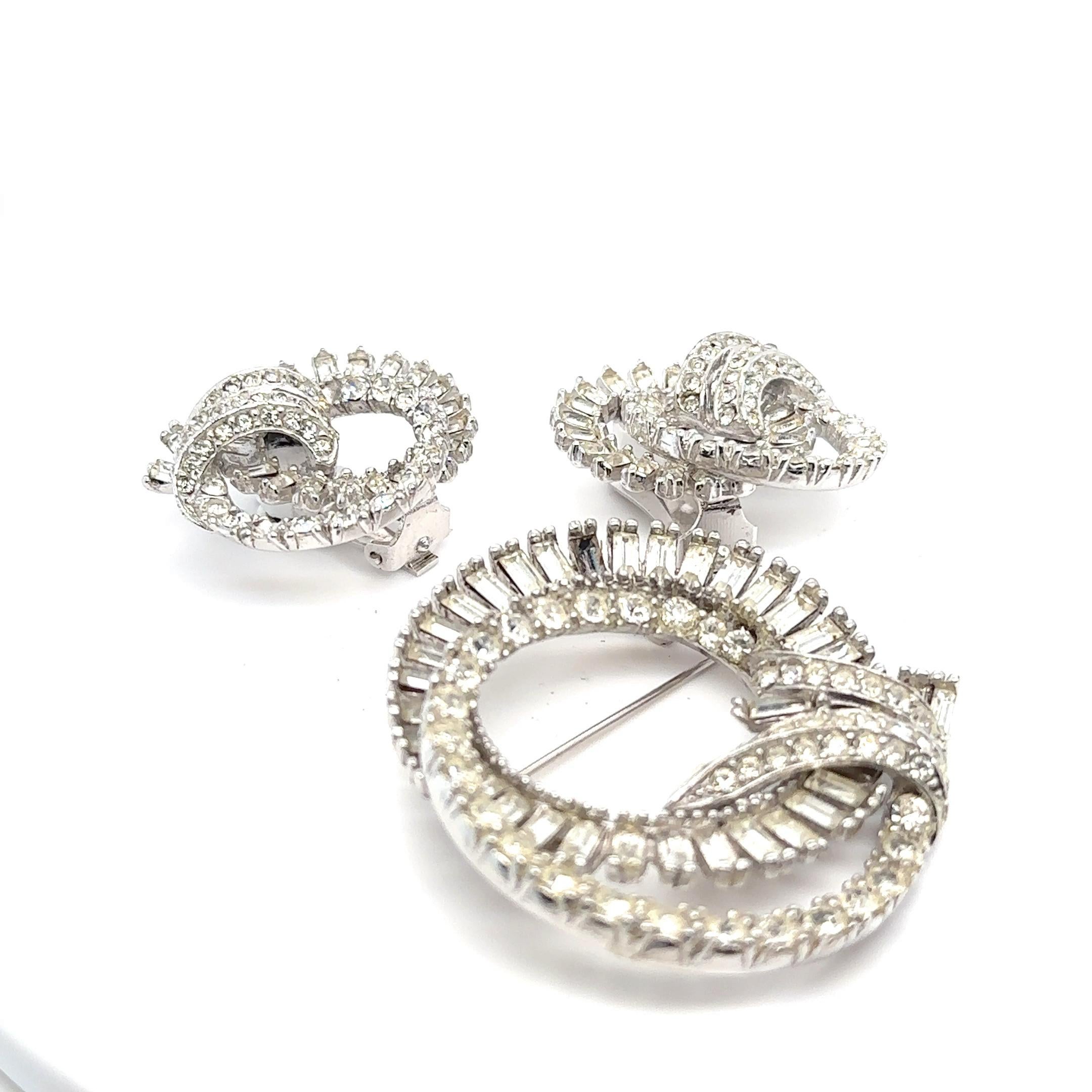 Marilyn Monroe Memorabilia Personal Costume Matching Jewelry Set Brooch/Earrings In Good Condition For Sale In Sherman Oaks, CA