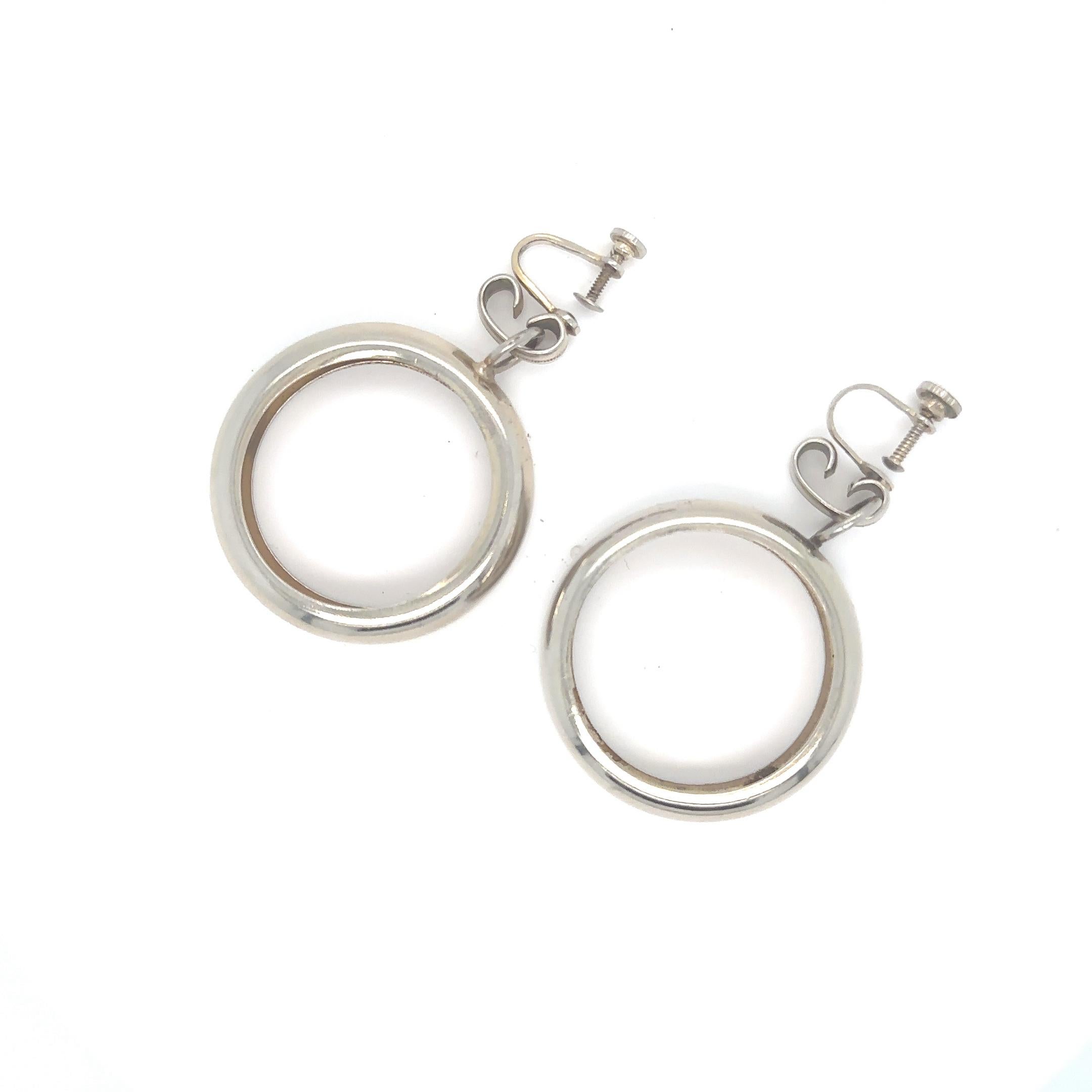 Marilyn Monroe Memorabilia Personal Costume Silver Metal Hoop Earrings In Good Condition For Sale In Sherman Oaks, CA
