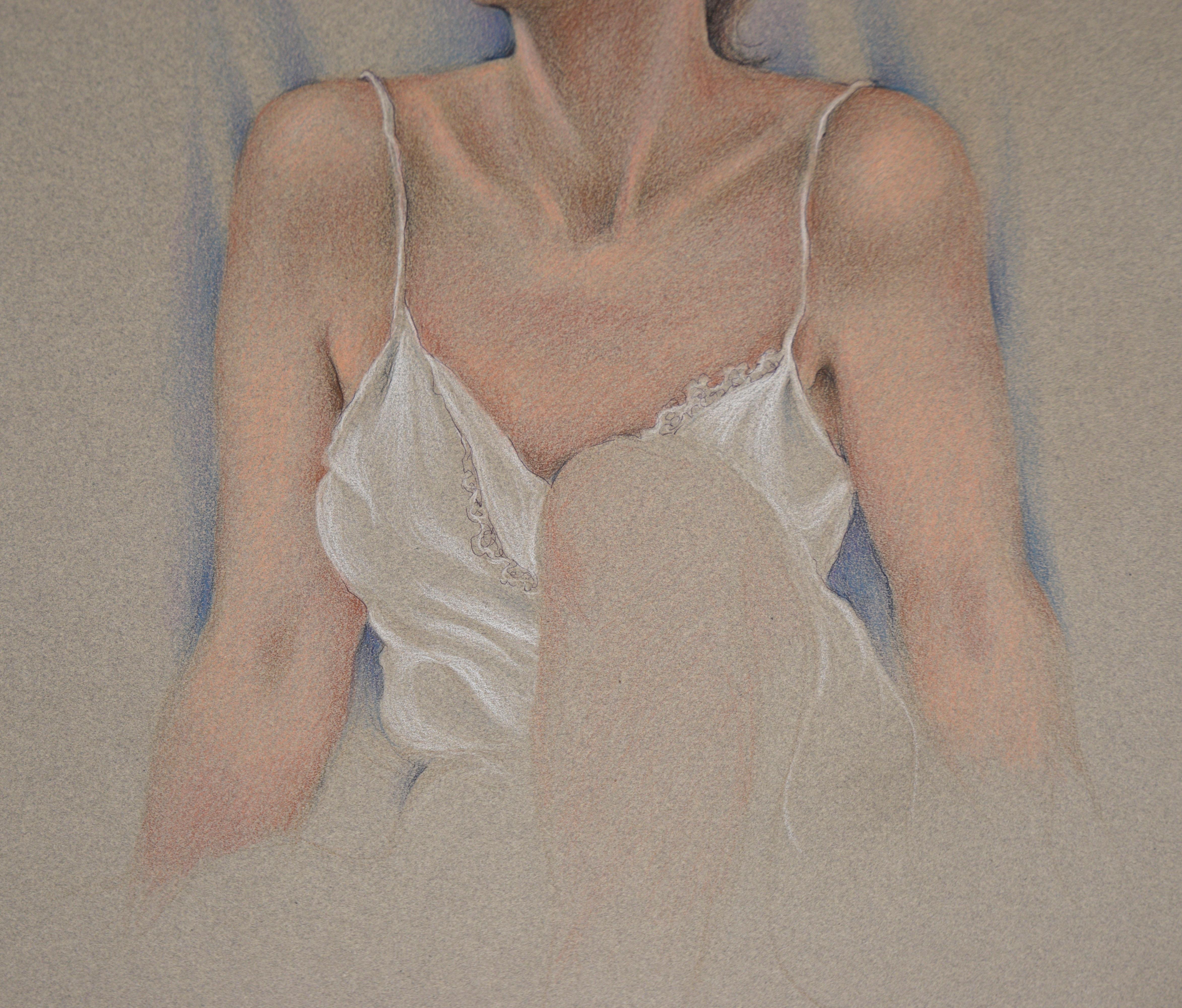 Ritratto di donna in abito bianco - Pastello su carta - Figurative Art Grigio di Marilyn Thompson 