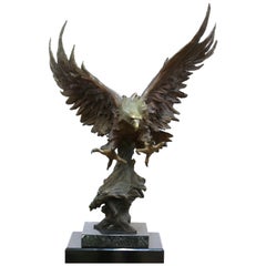 Sculpture d'aigle en bronze coulé Out Of The Blue de Marilyn Weinstein