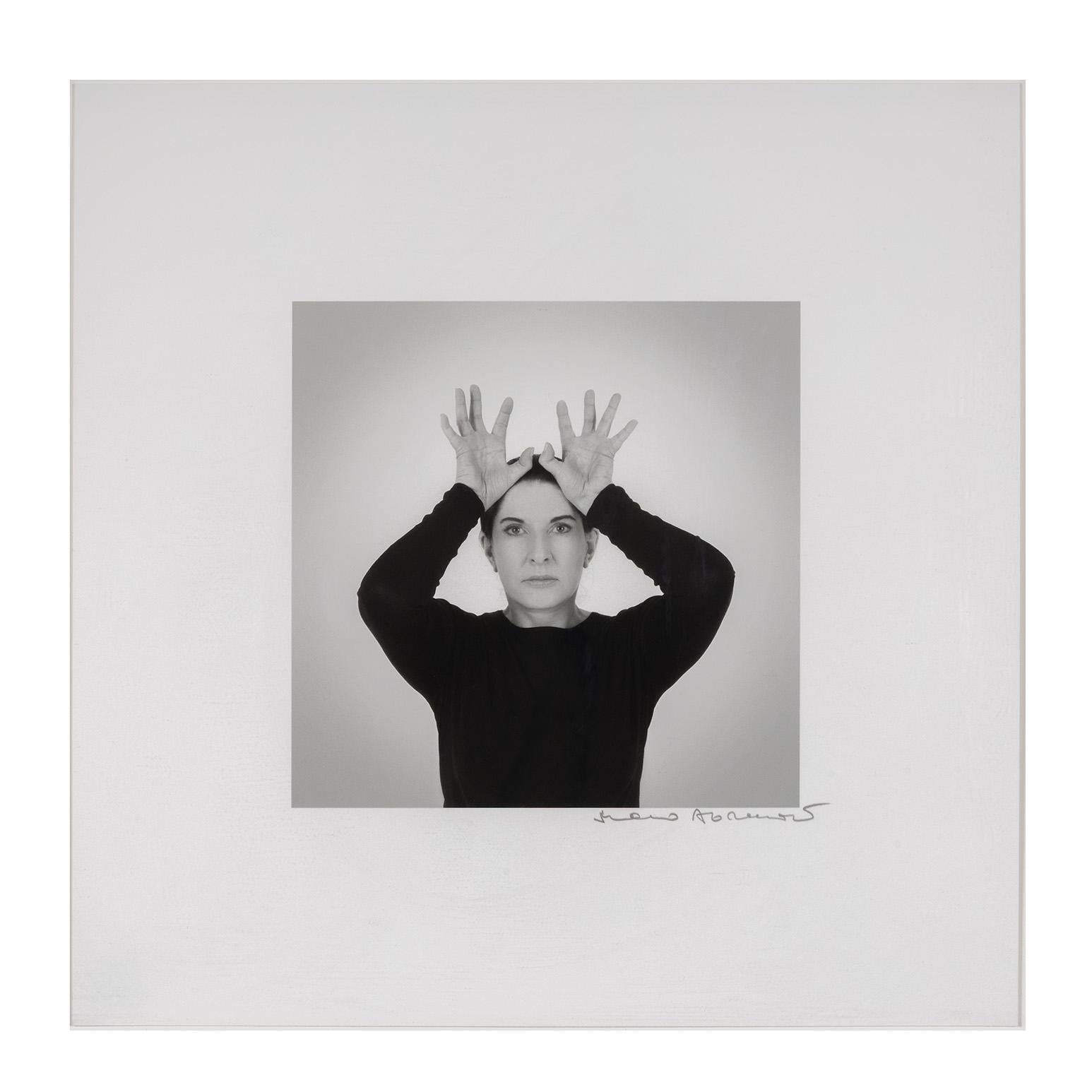 Las manos como receptoras de energía - Photograph de Marina Abramovic