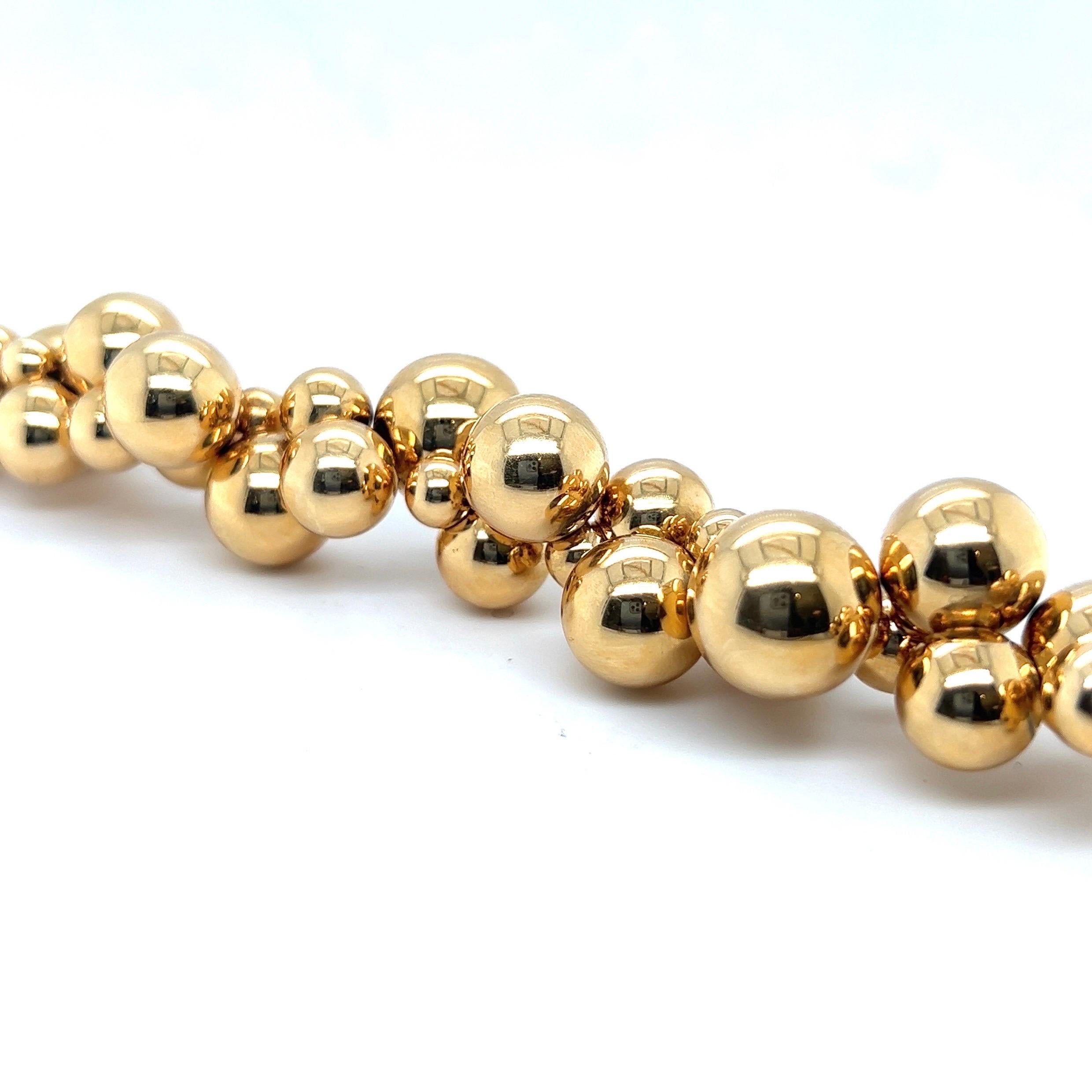 Eye-catching Marina B 18 karat yellow gold bracelet, model Atomo, circa 1980s. 

Modern bracelet, designed as a series of polished gold spheres in different sizes from circa 5.9 mm to circa 13.9 mm diameter, ending with cablechain links for