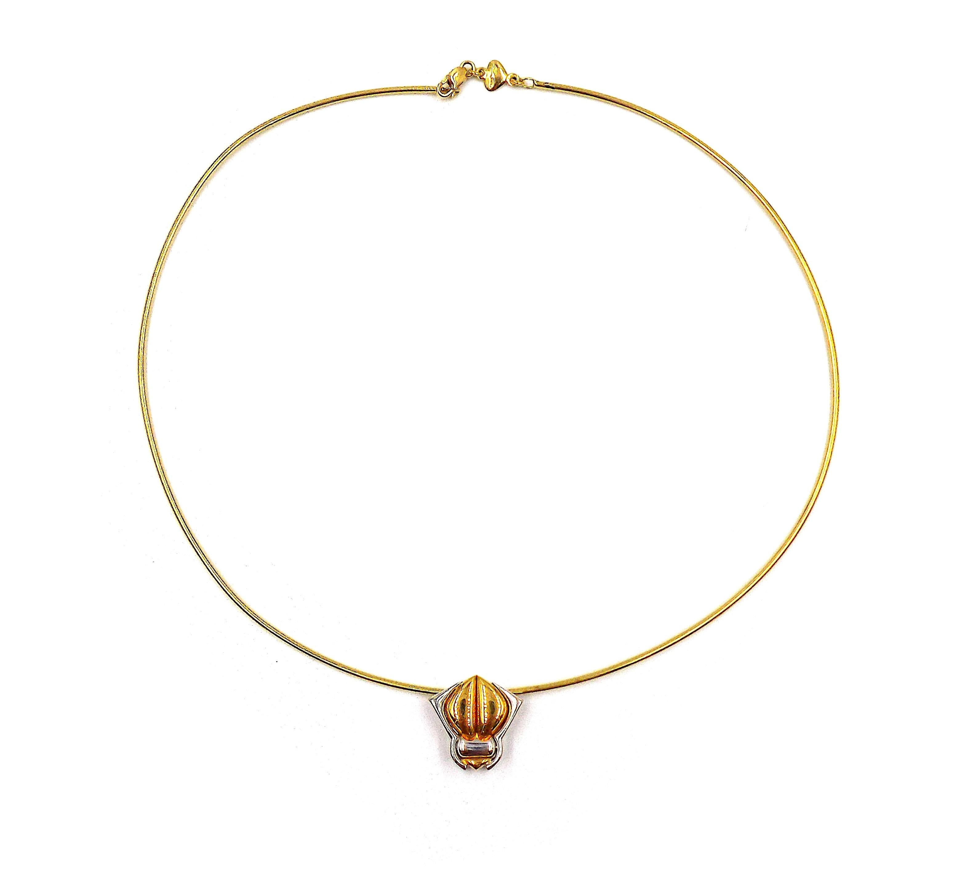 Eine niedliche Halskette mit einem käferförmigen Anhänger an einem Halsband. Signiert Marina B, nummeriert, mit 750, mit italienischen Registriermarken. Gewicht ist ap. 8.4dwt, Drahtlänge ist ap. 16