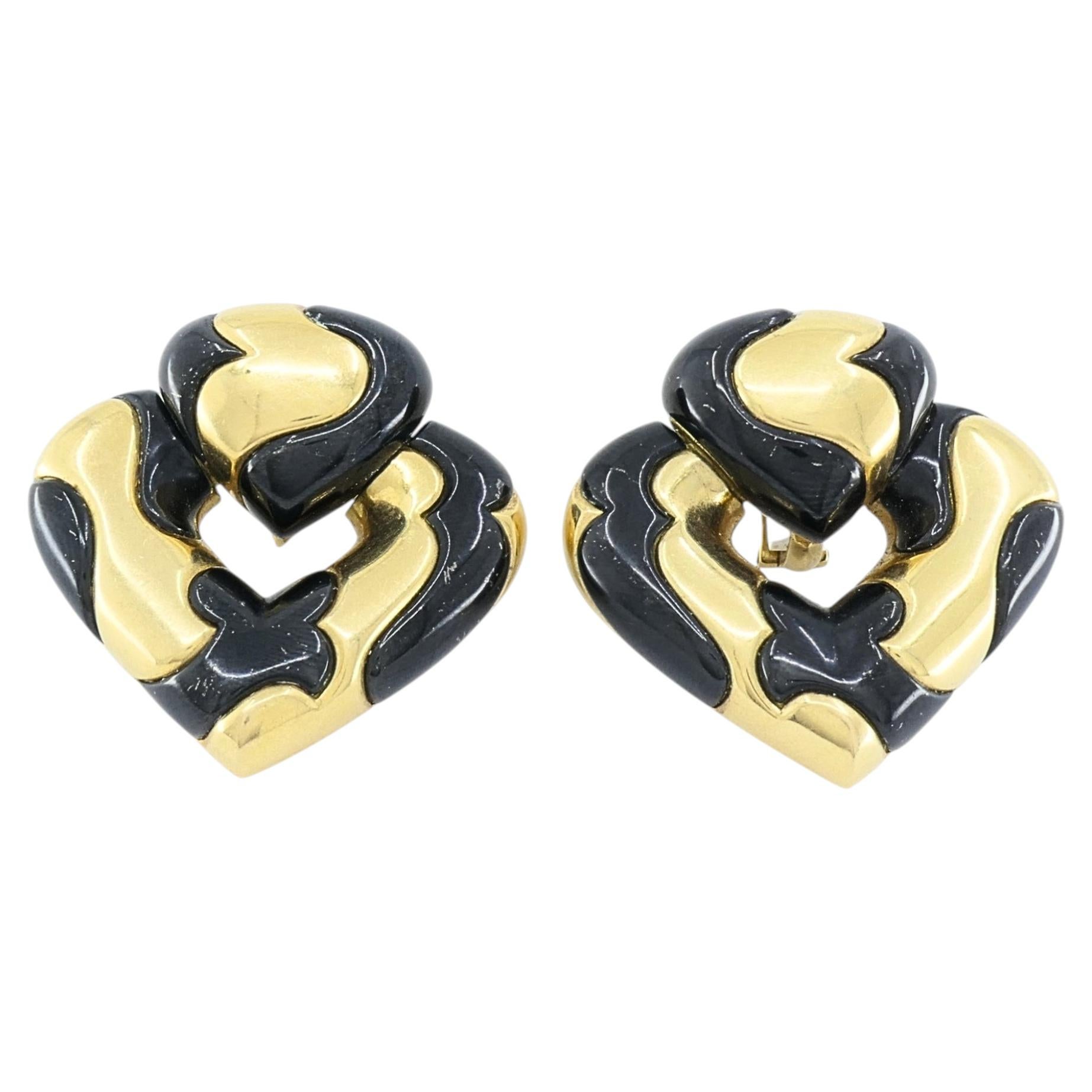 I. A. B. Orecchini a cuore in oro 18 carati con smalto nero Design/One italiano vintage