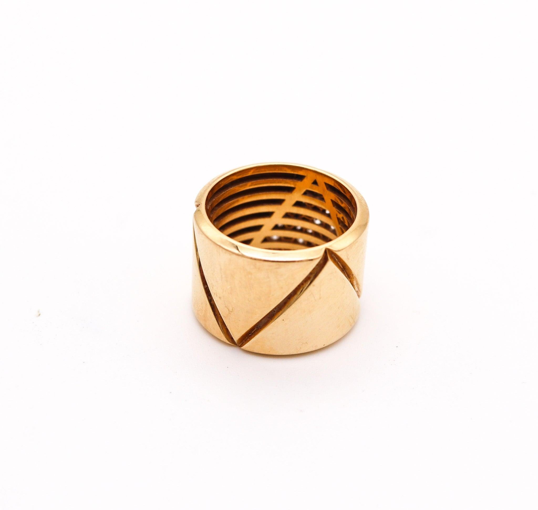 Taglio brillante Marina B. 1978 Milano Anello Triangoli in oro giallo 18Kt con 1,05 Ctw di diamanti in vendita