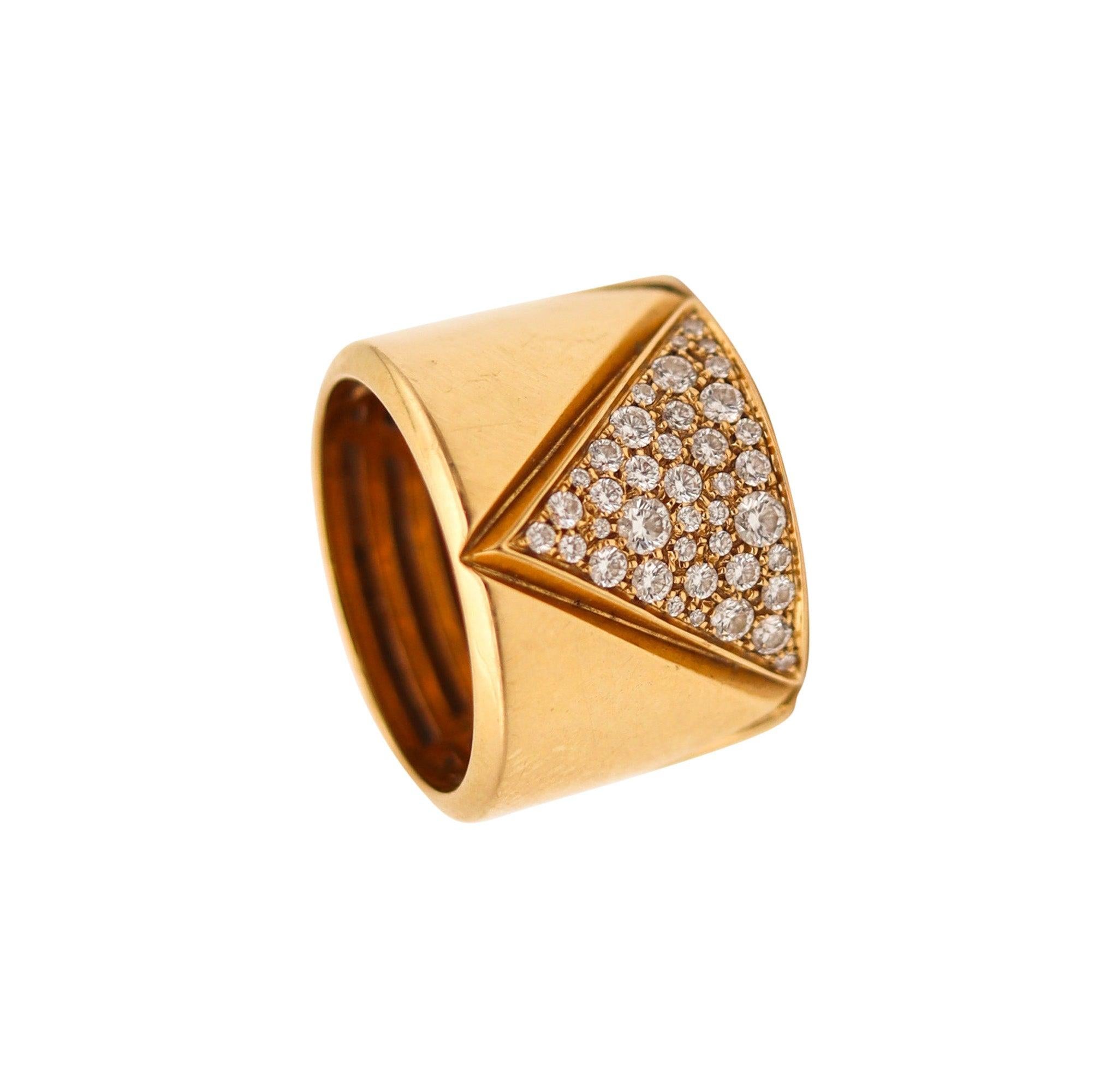 Donna Marina B. 1978 Milano Anello Triangoli in oro giallo 18Kt con 1,05 Ctw di diamanti in vendita