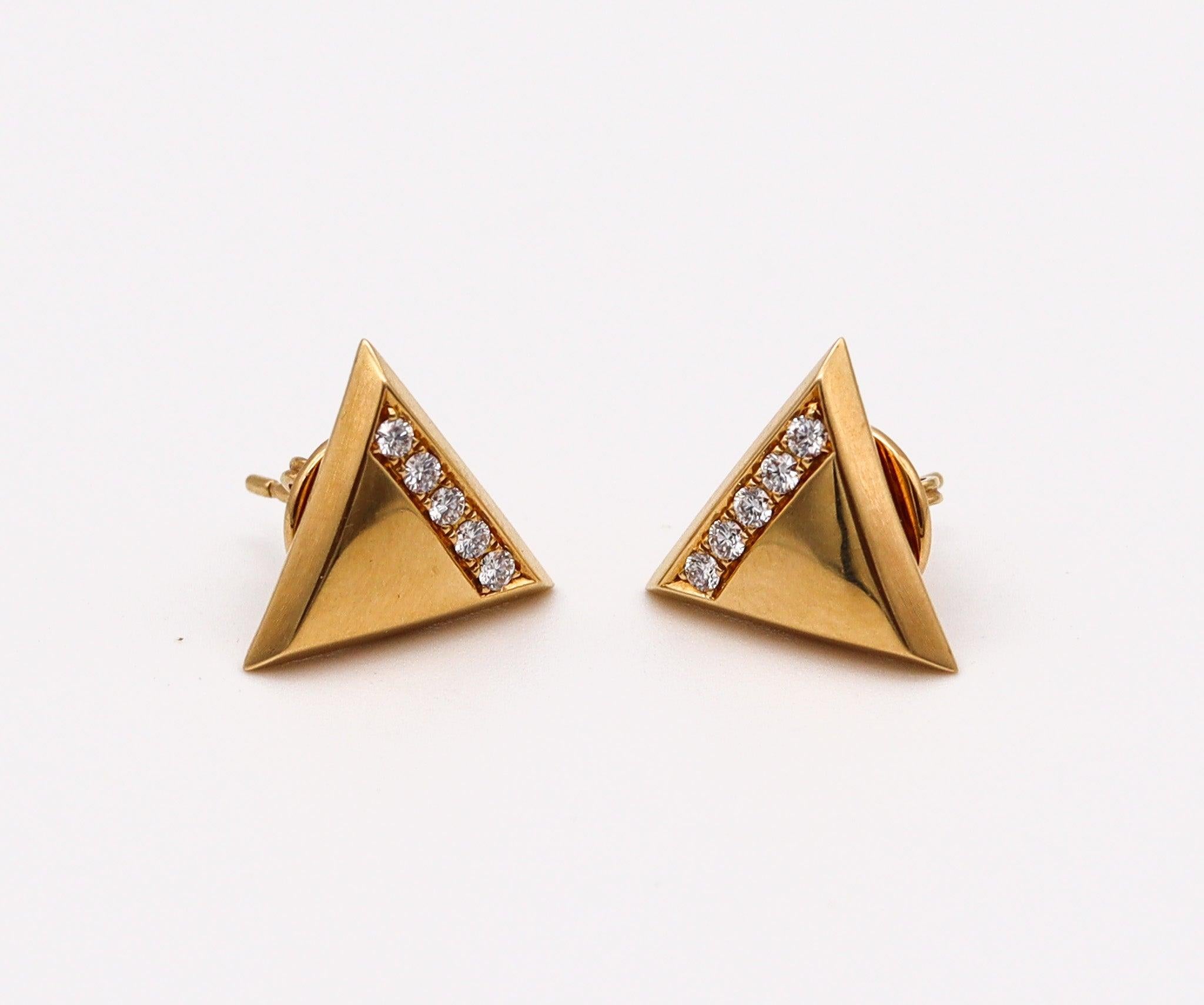 Moderniste MARINA B. 1978 Milano Triangoli Clous d'oreilles en or jaune 18 carats avec diamants VS en vente