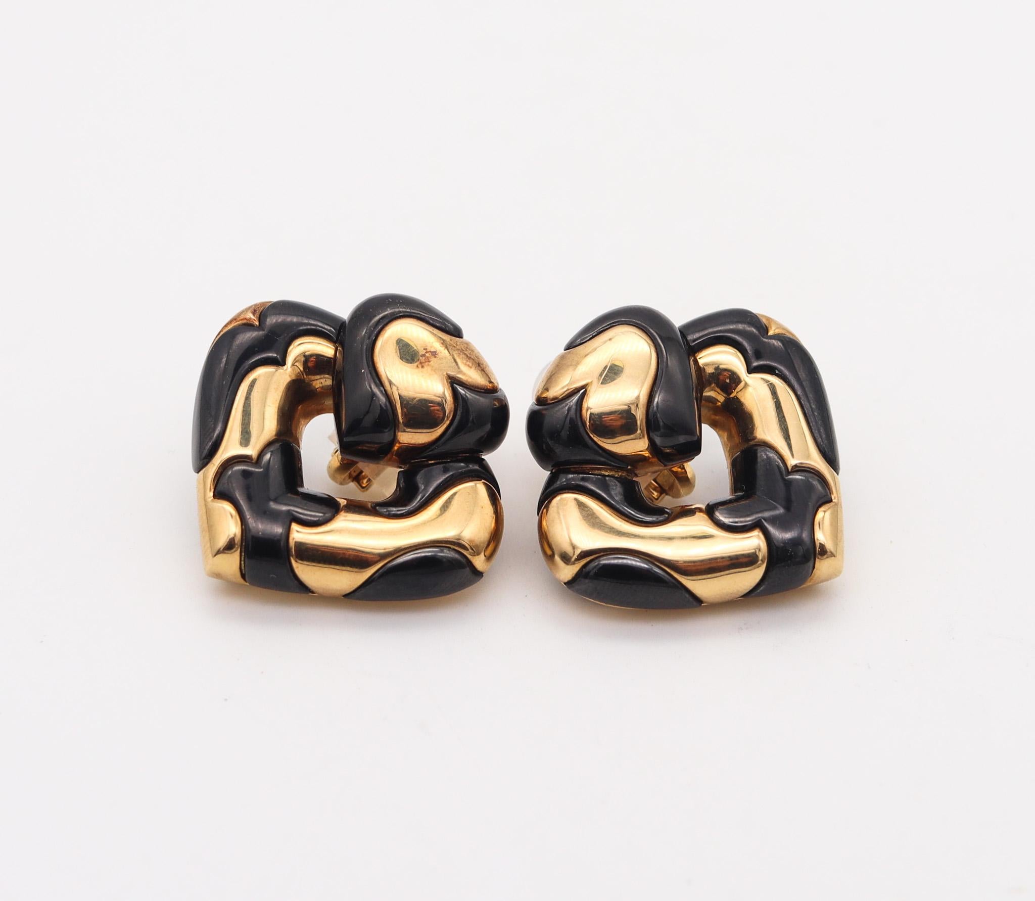 Pardy Mari earrings designed by Marina B.

A large statement pair of clips-on earrings created in Milano Italy by Marina Bvlgari, back in the 1987. These earrings are part of the iconic collection named Pardy Mari and has been made up with free