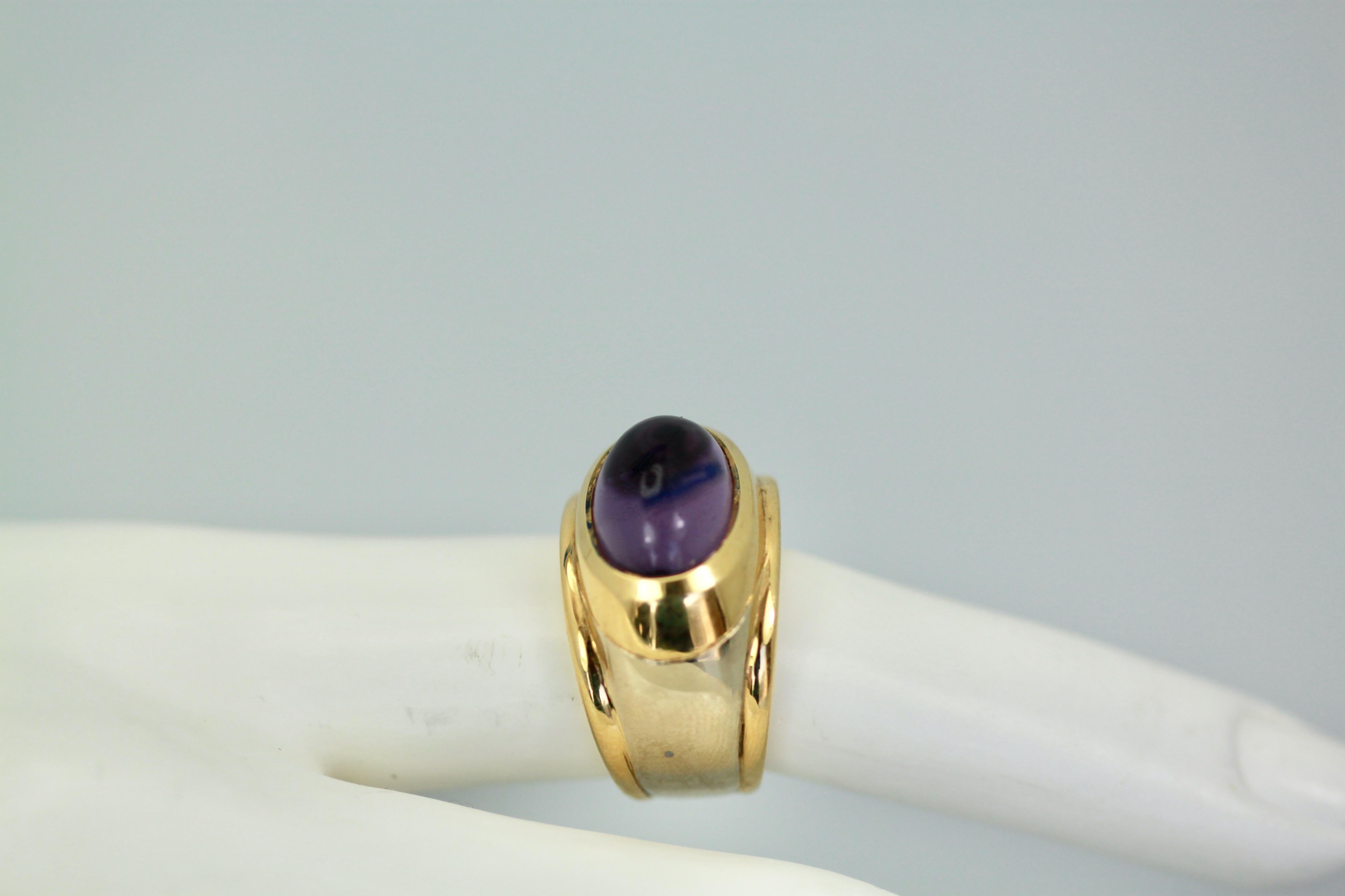 Marina B. Amethyst Cabochon 18K Ring In Good Condition In North Hollywood, CA