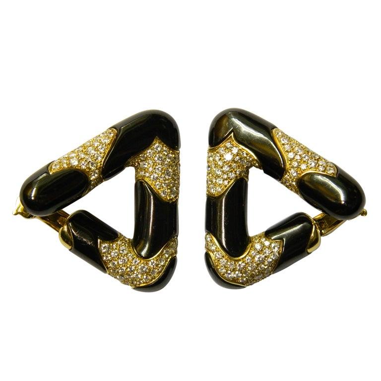 Marina B. Dreieckige Ohrringe aus schwarzer Emaille und Diamanten (Brillantschliff) im Angebot