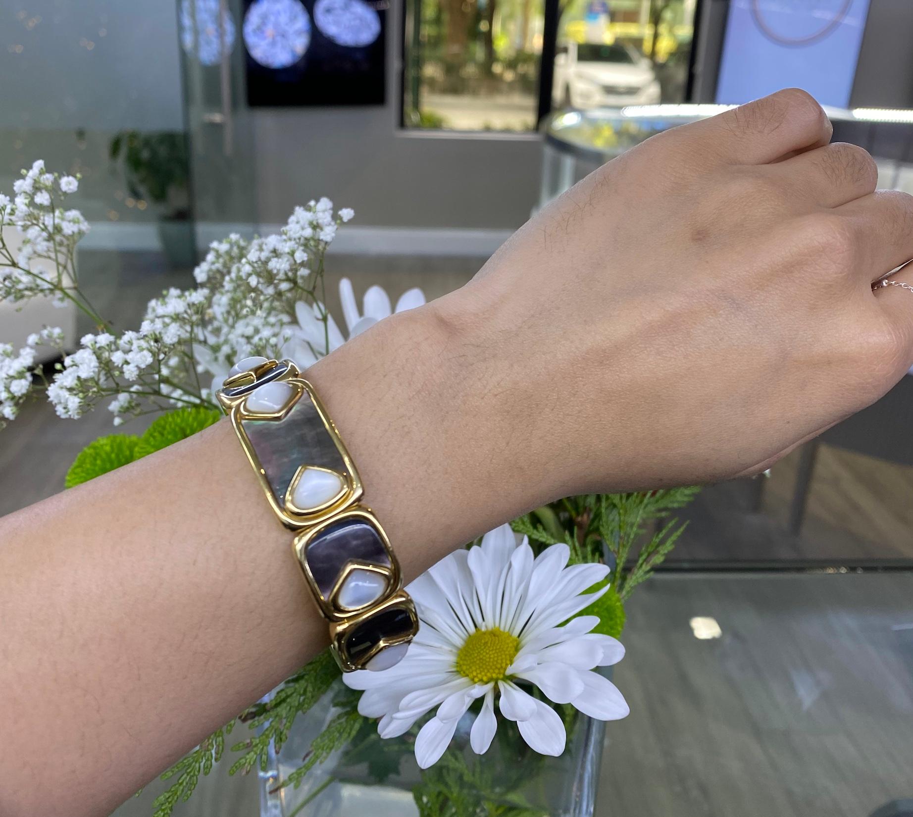 Marina B Bulgari Circa 1980 Mother of Pearl 18K Gold Cuff Bracelet In Excellent Condition In Miami, FL