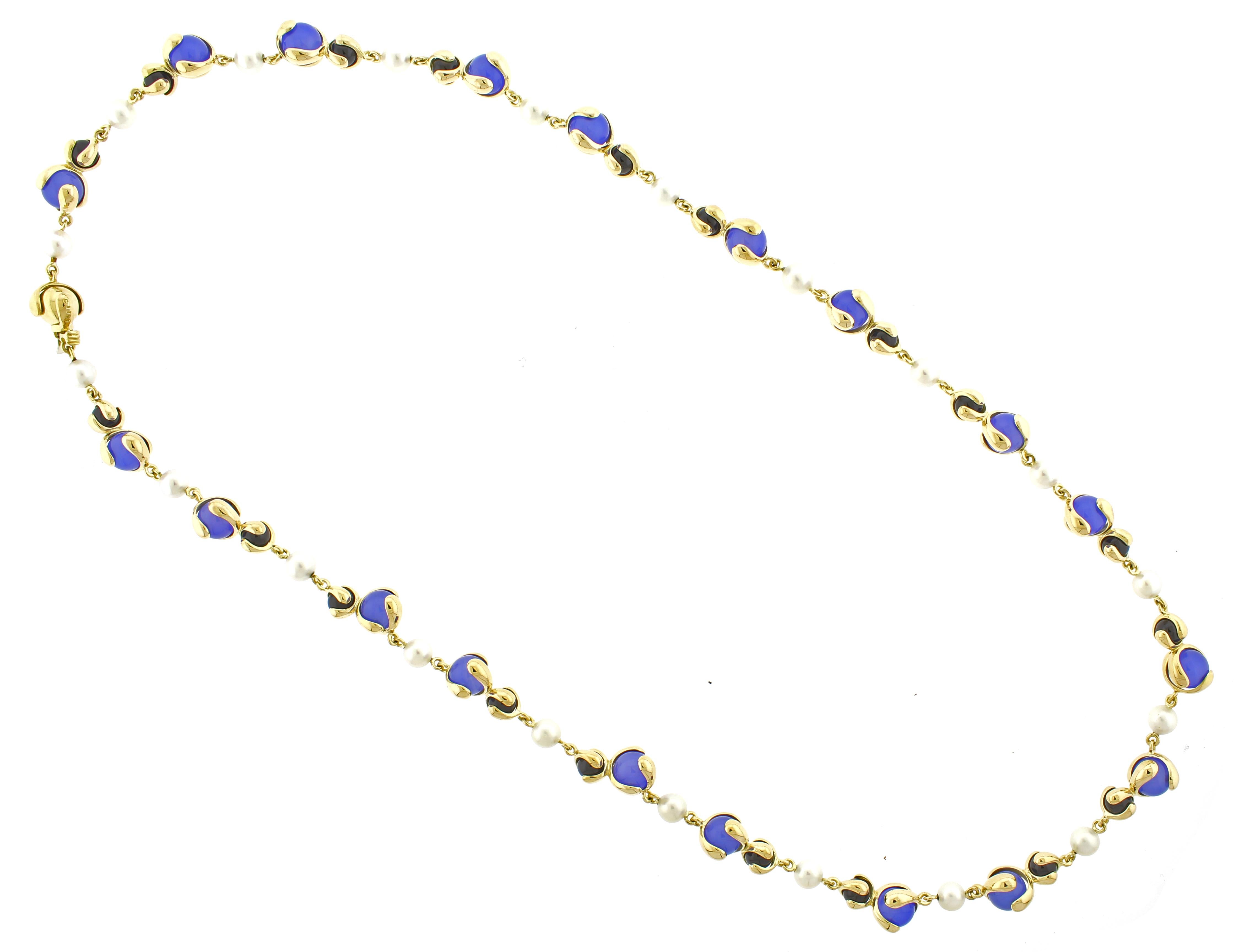 Marina B vibrant Cardan collection features a unique design of unthreaded beads, where semi-precious stones are elegantly connected through a flexible joint system inspired by the cardanic joint of a ship's compass. set in 18 karat gold, excellent