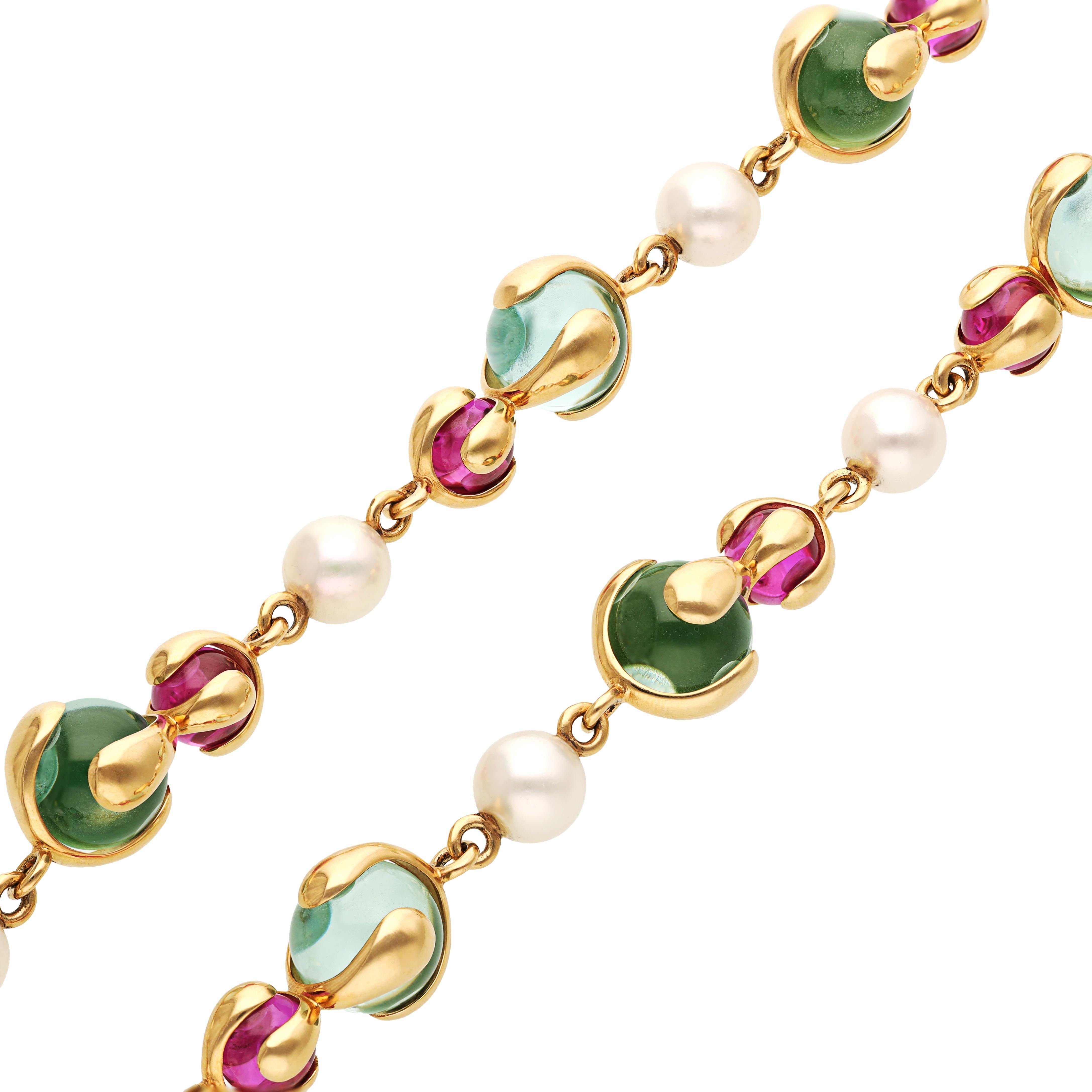 Discover your unique style and chart your course with the exquisite Cardan collection necklace. This versatile piece can be worn either as a singular statement or thoughtfully layered in a set of two or a suite of three, allowing for a personalized