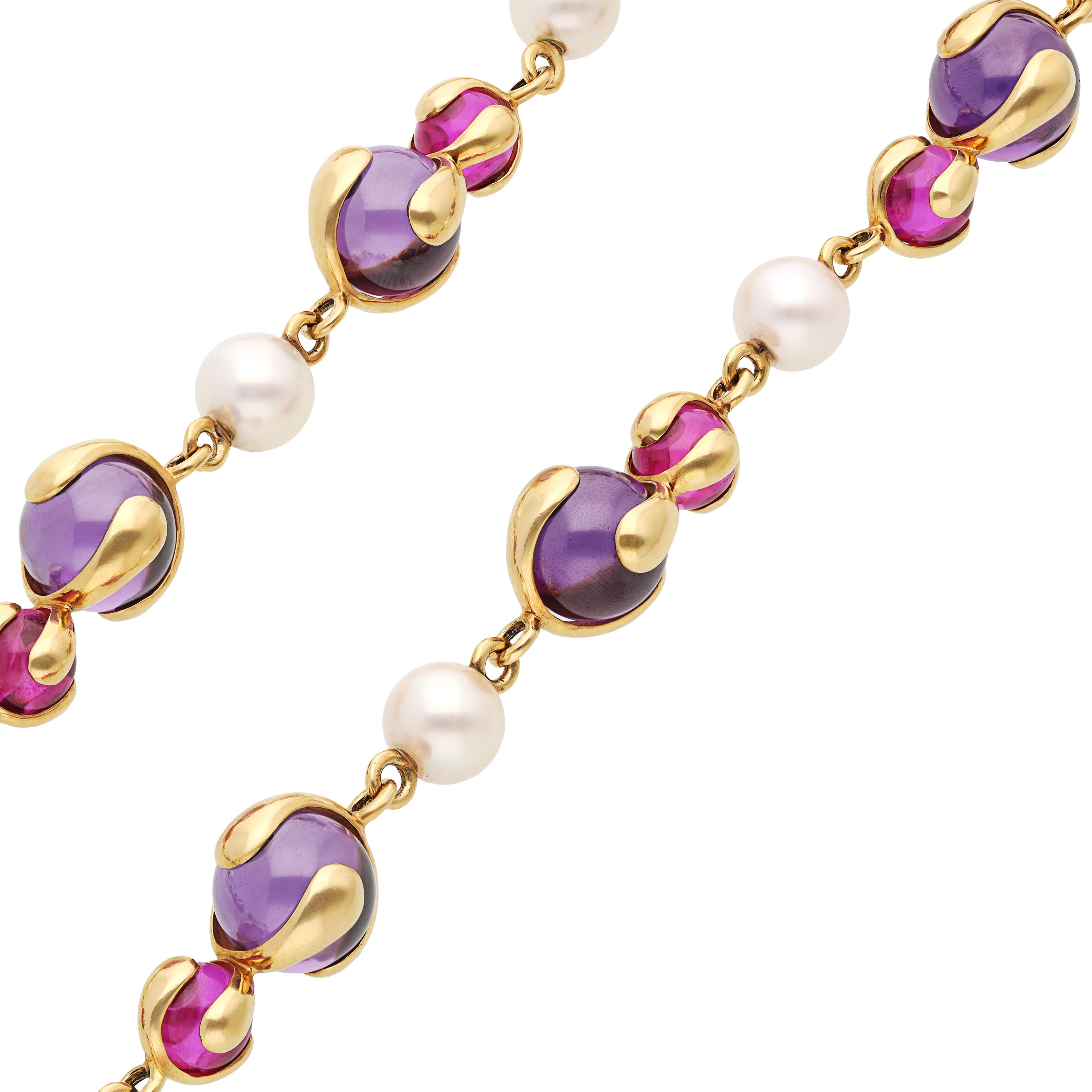 Discover your unique style and chart your course with the exquisite Cardan collection necklace. This versatile piece can be worn either as a singular statement or thoughtfully layered in a set of two or a suite of three, allowing for a personalized