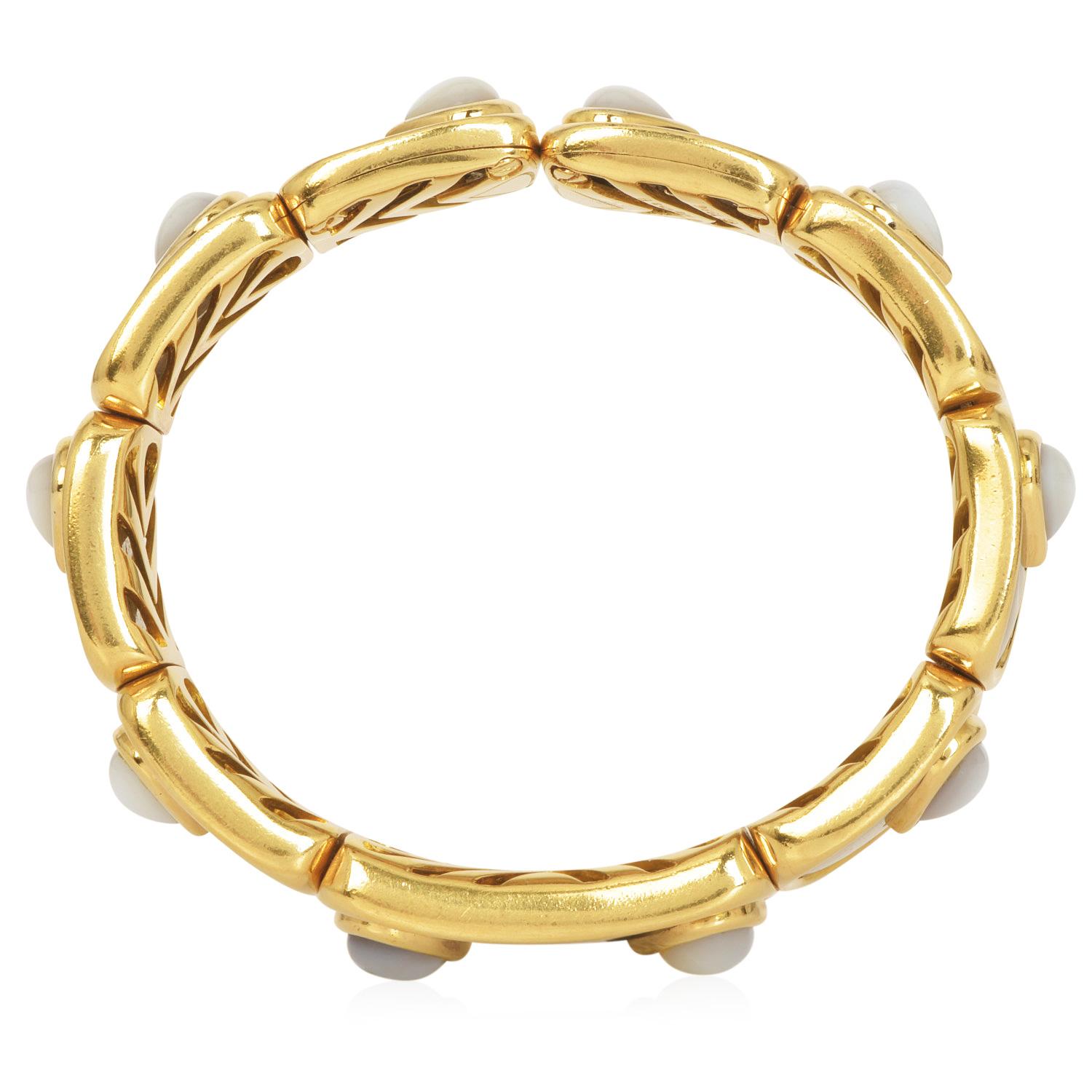 Marina B Circa 1980 Mother of Pearl 18K Gold Cuff Bracelet Dover In Excellent Condition For Sale In Miami, FL