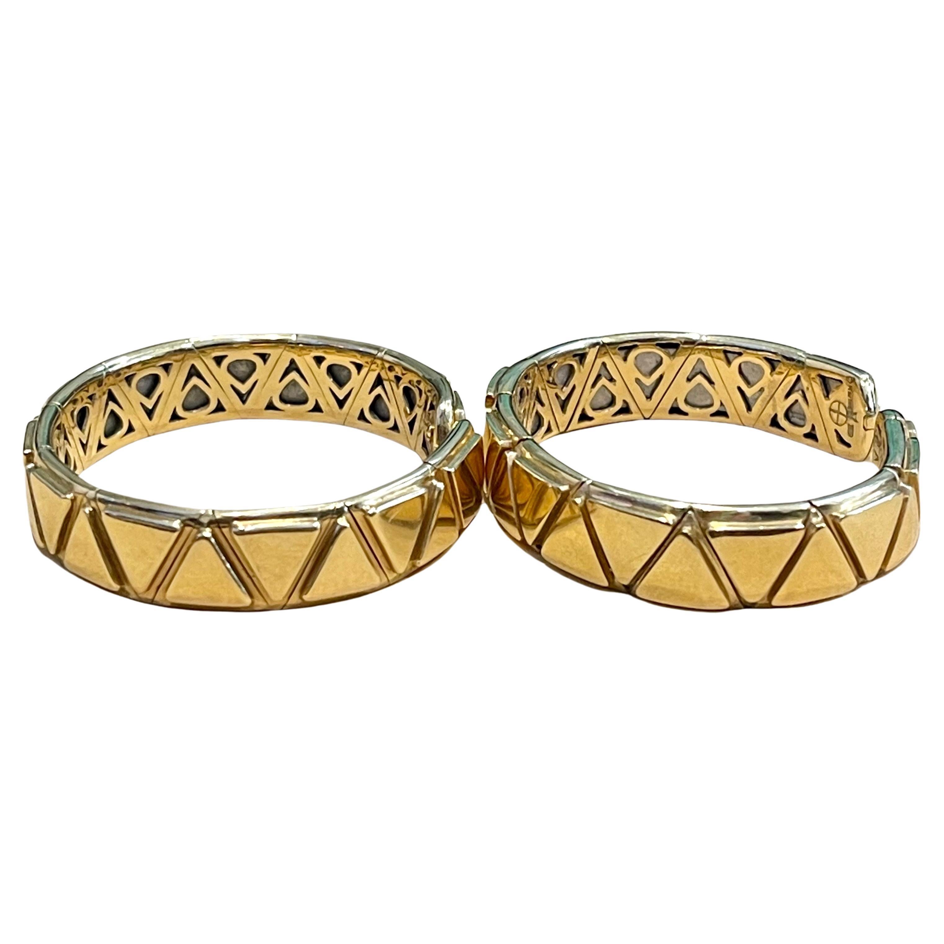 18k Marina B cuff 90 Gm Triangoli Collection
small size , will fit only small wrist
Marina Bulgari
Marina Bulgari is widely regarded as one of the most important women in jewelry of our time. Her adventurous and ambitious spirit led her to leave her