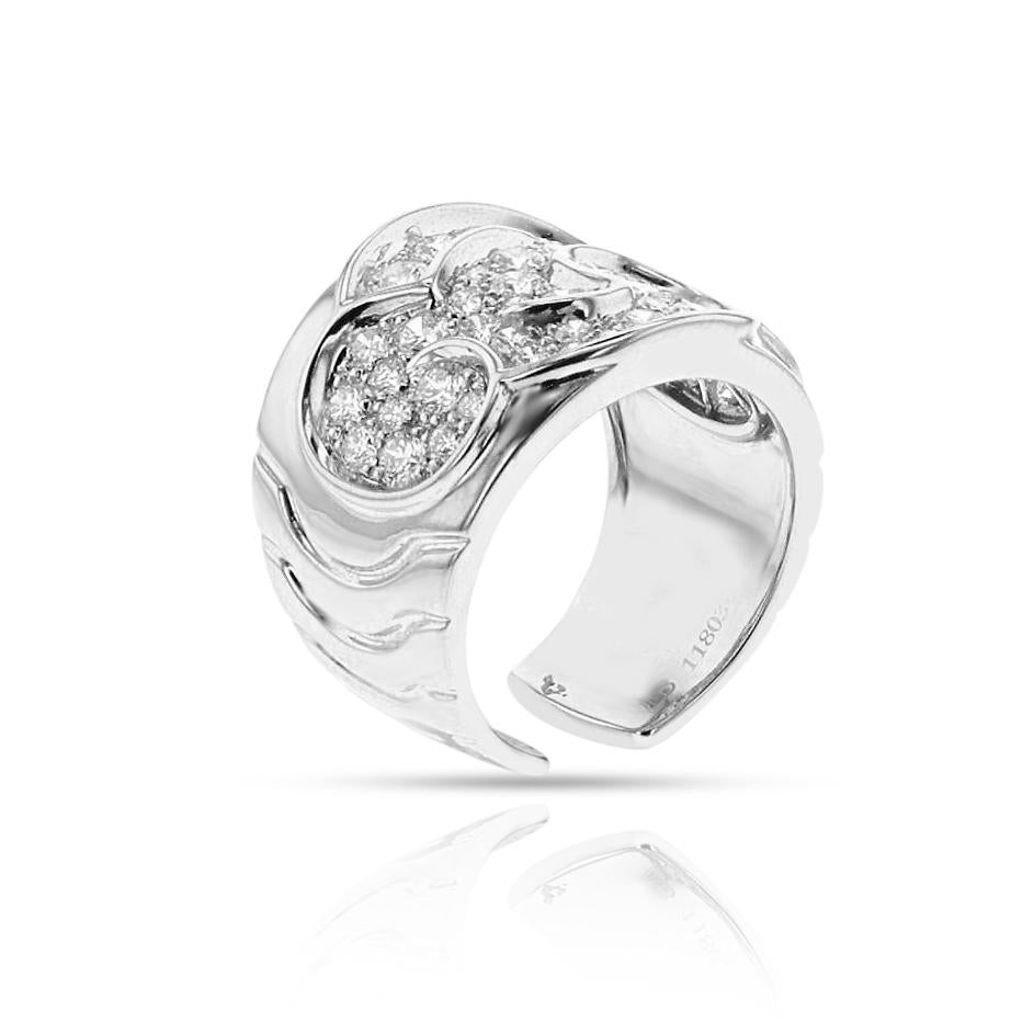 Anillo de cóctel de diamantes Marina B, de oro blanco de 18 quilates. Los diamantes pesan aprox. 3,7 quilates y son de color F, claridad VVS. El peso total del anillo es de 11.21 gramos. La talla del anillo es US 5.75, y está abierto por la parte