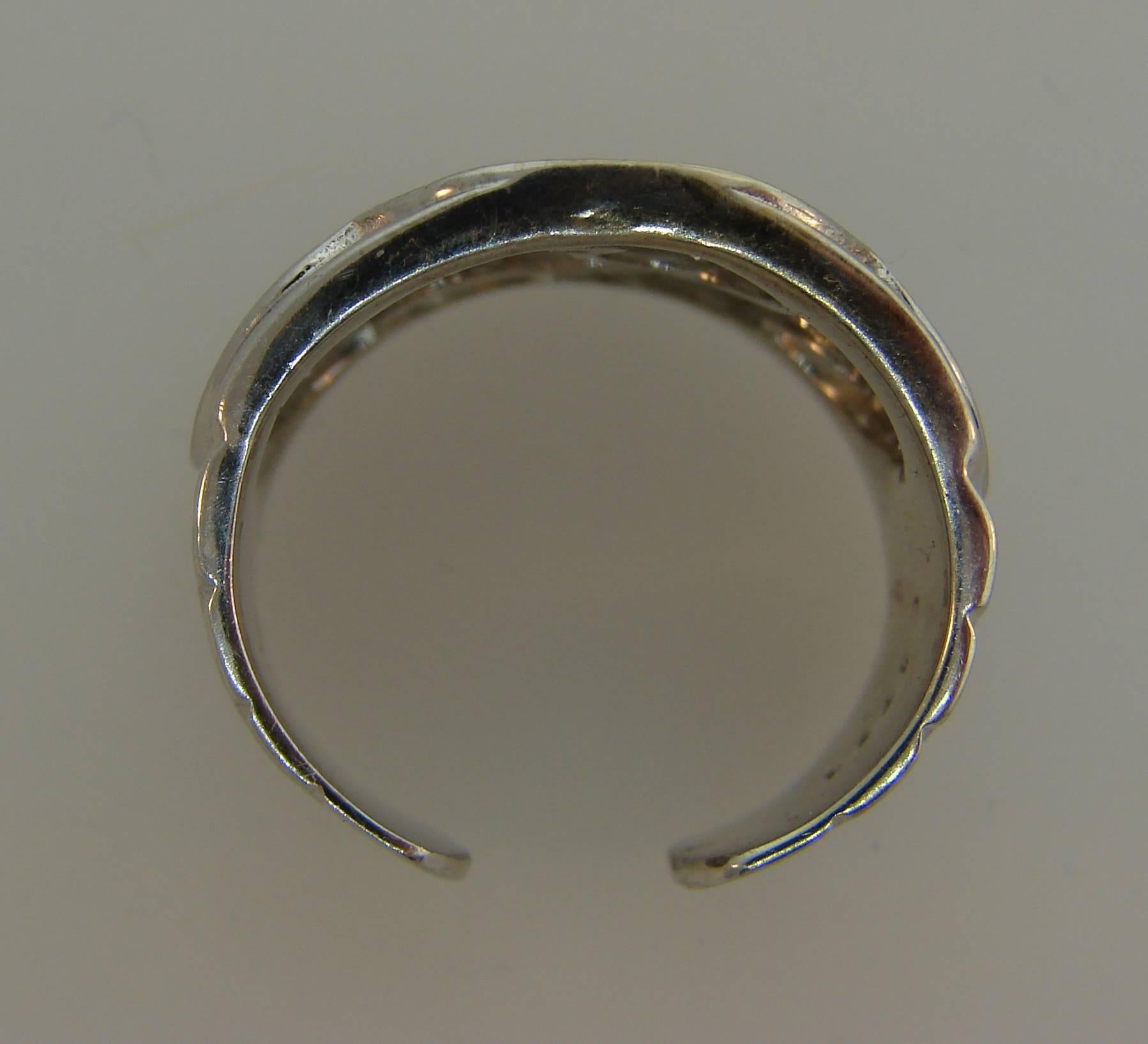 Marina B Diamond White Gold Band Ring, 1980s In Good Condition In Beverly Hills, CA