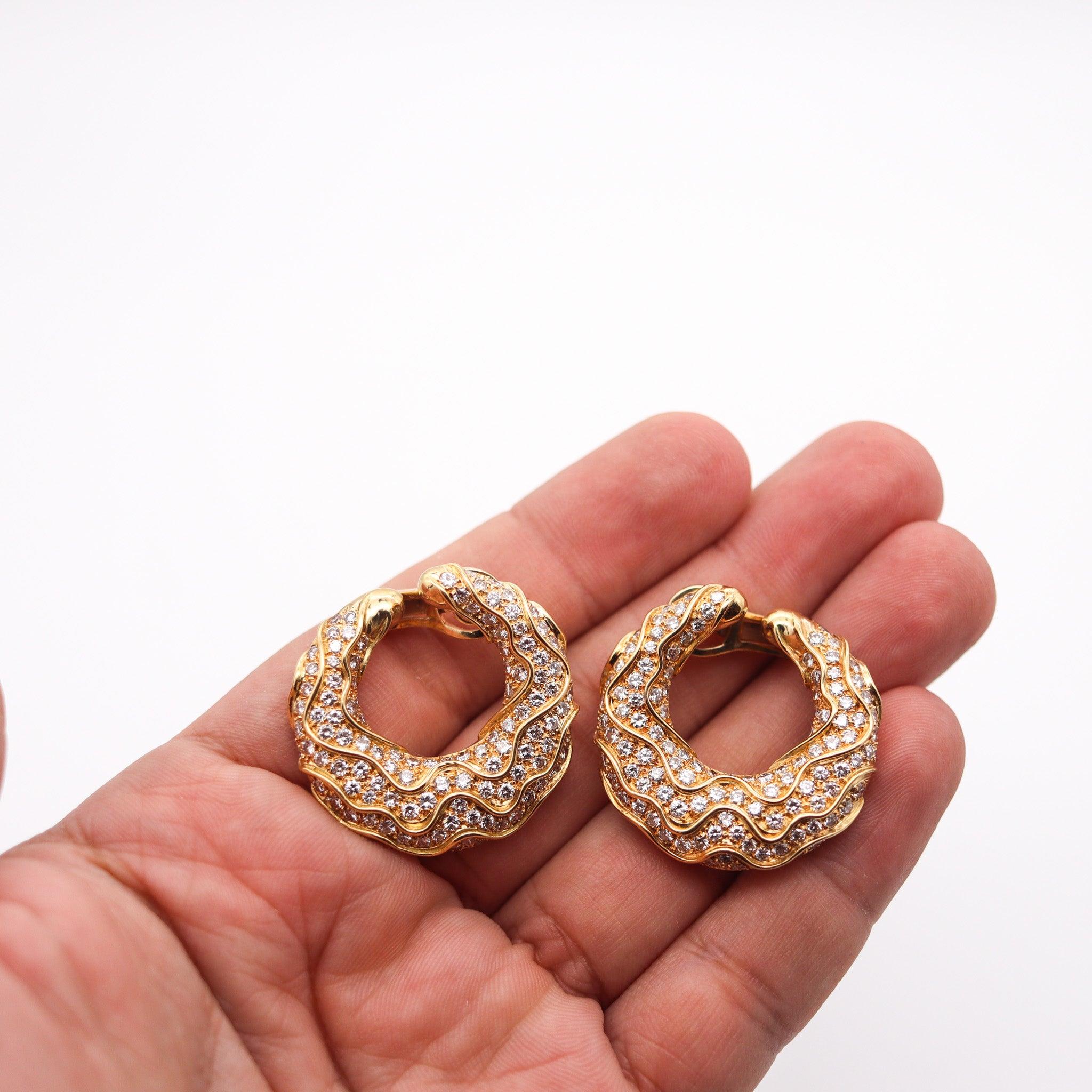 MARINA B. France Ondas Clips Hoop Earrings 18Kt Gold With 9.84 Ctw In Diamonds In Excellent Condition In Miami, FL