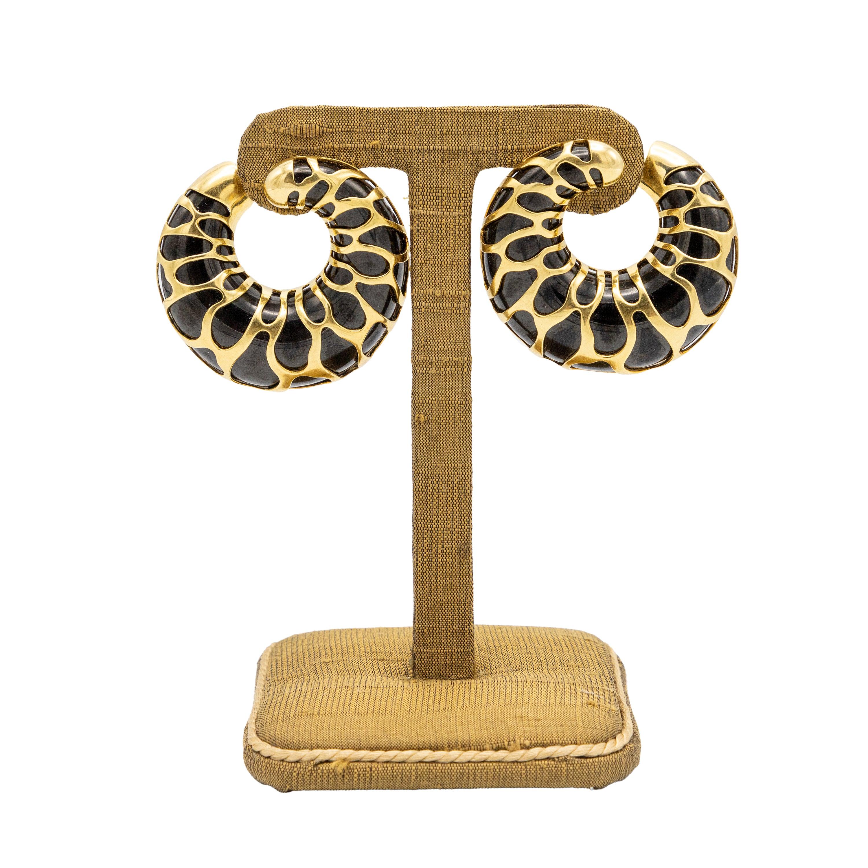 Beautiful modernist pair created in Milan by jewelry house Marina Bvlgari in 1989. These rare clip-on earrings from the Funny collecaratsion are made with a sculptural giraffe motif in solid 18K yellow gold with a highly polished finish and