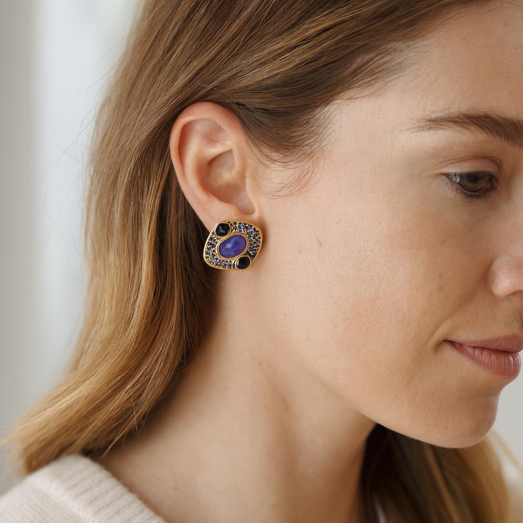 Donna I. A. B. Orecchini Lucilla in oro giallo 18 carati con spinello, tanzanite e zaffiri in vendita